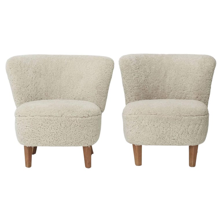 Paar Lounge-/Sessel ohne Armlehne mit Lammfell, dänisches Design, 1940-1950 im Angebot bei 1stDibs Deutschland