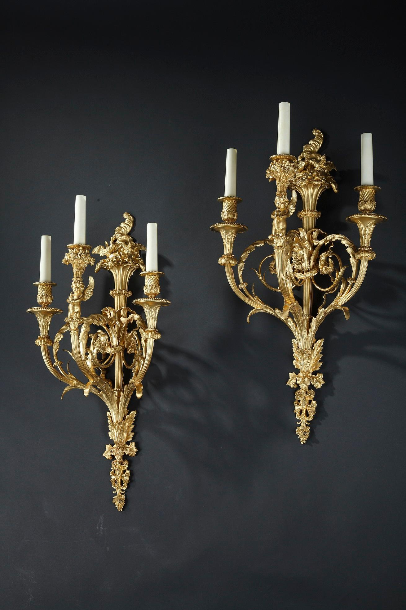 Louis XVI Pair of Gilded Bronze Lovebirds Wall-Lights by G. Denière, France, Circa 1880 For Sale