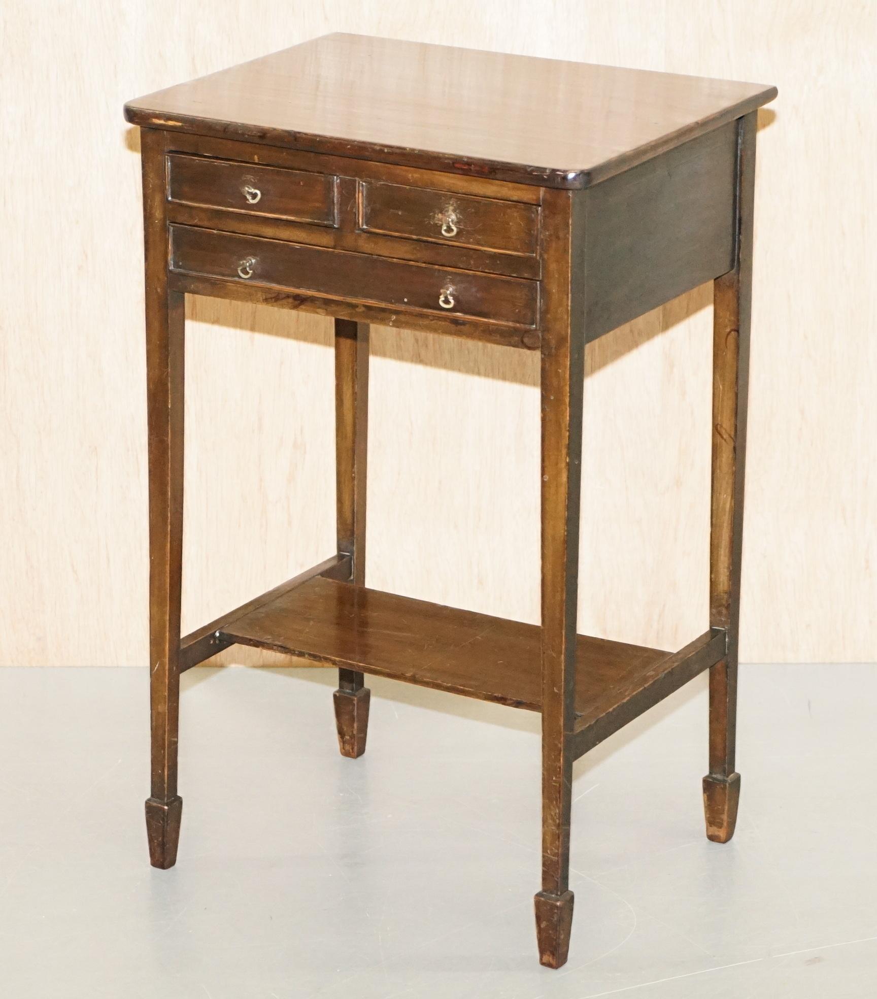 We are delighted to this lovely pair of original Victorian mahogany lamp side end tables with three drawers each

A very good looking a utilitarian pair, ideally suited for lamps with nice picture frames, the three drawers are shallow enough that