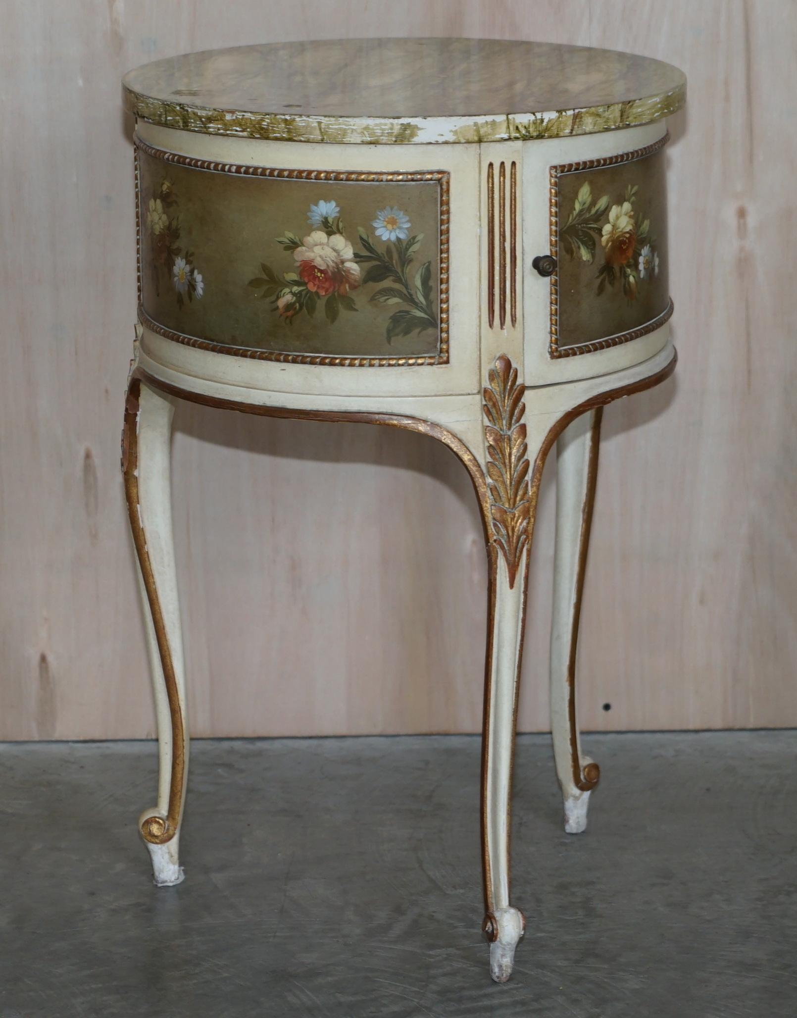 Pair of Lovely Antique Louis XVI Style Floral Hand Painted Side End Lamp Tables For Sale 2