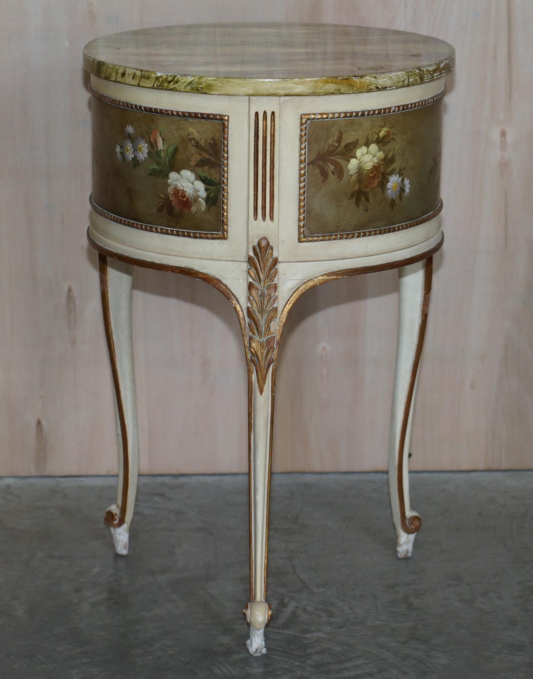 Pair of Lovely Antique Louis XVI Style Floral Hand Painted Side End Lamp Tables For Sale 3