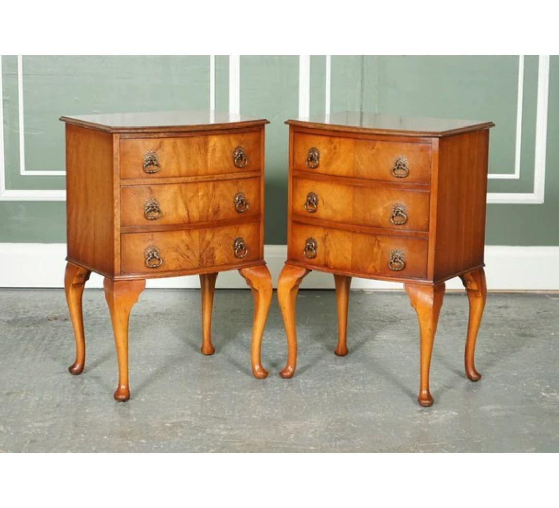 We are delighted to offer for sale this lovely pair of Art Deco walnut bedside end tables with Queen Anne legs.

They are a very beautiful pair, with smoothly working drawers. All drawers have the original brass handles.

We have lightly