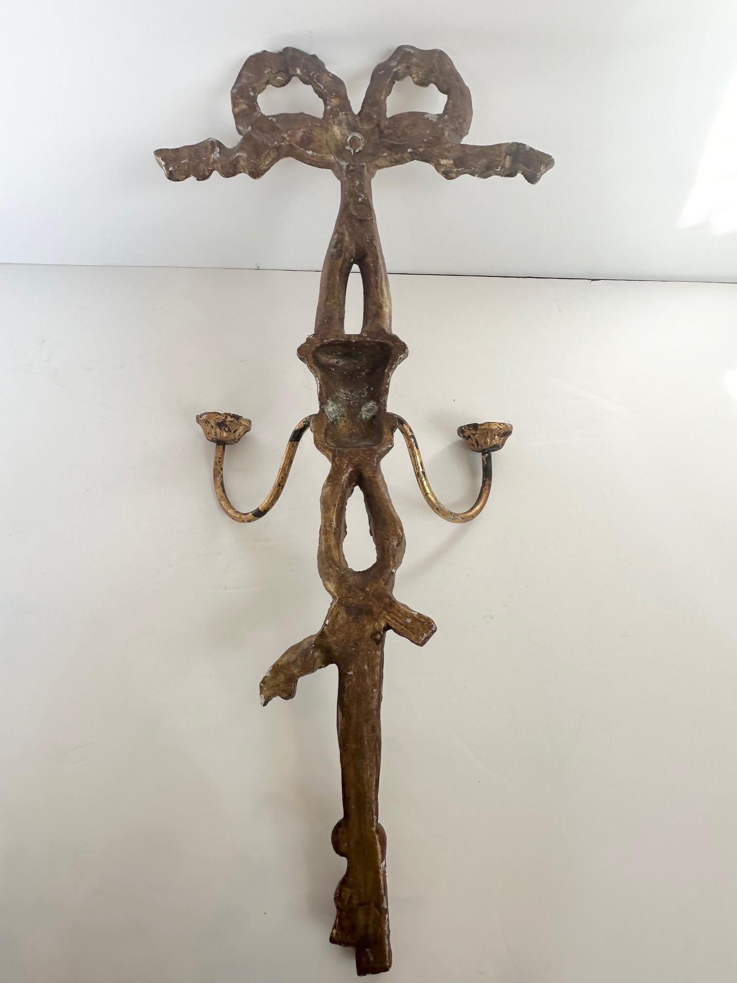 Louis XVI Paire d'appliques à bougie françaises à motif de nœud en vente