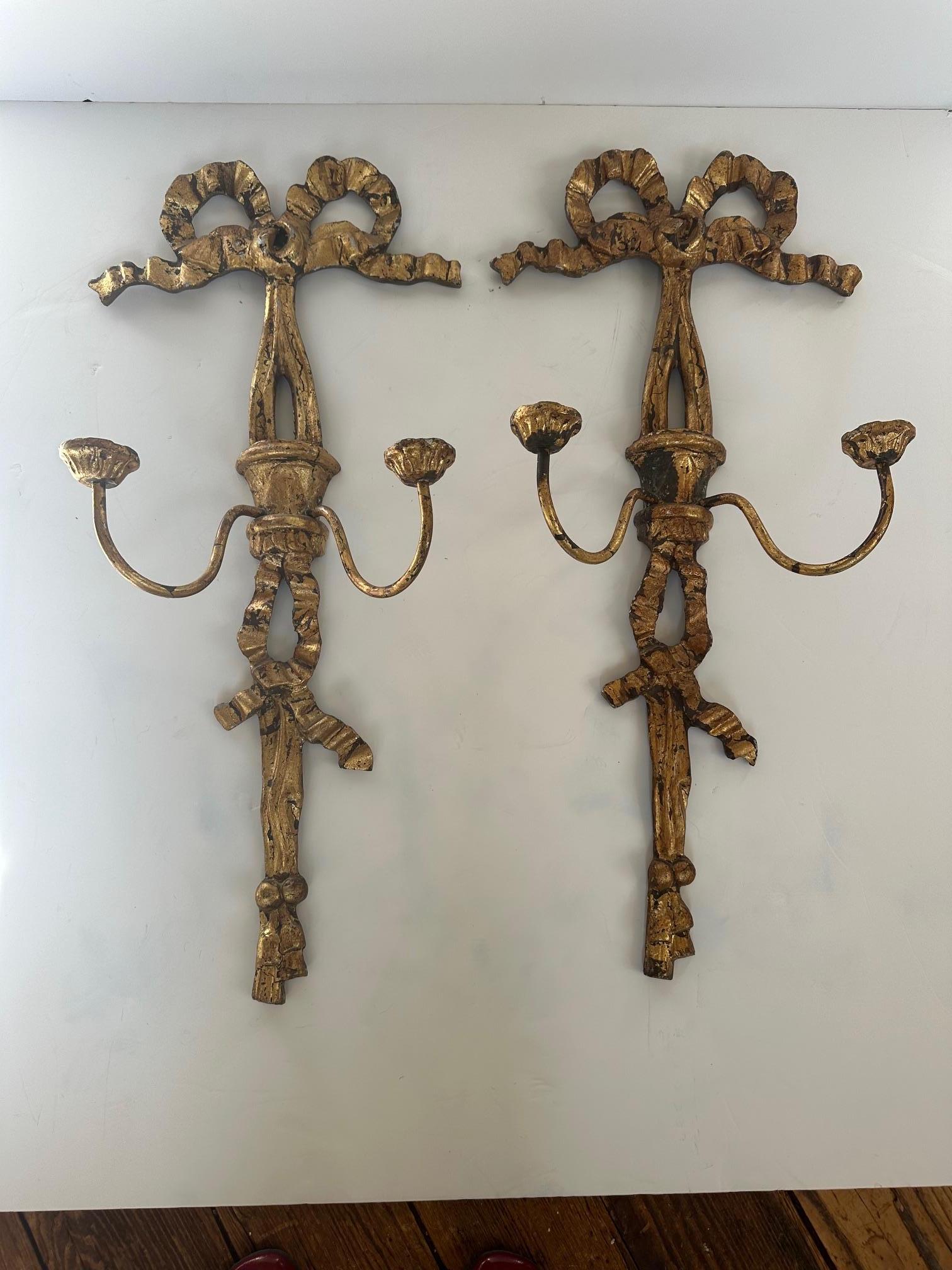 Doré Paire d'appliques à bougie françaises à motif de nœud en vente