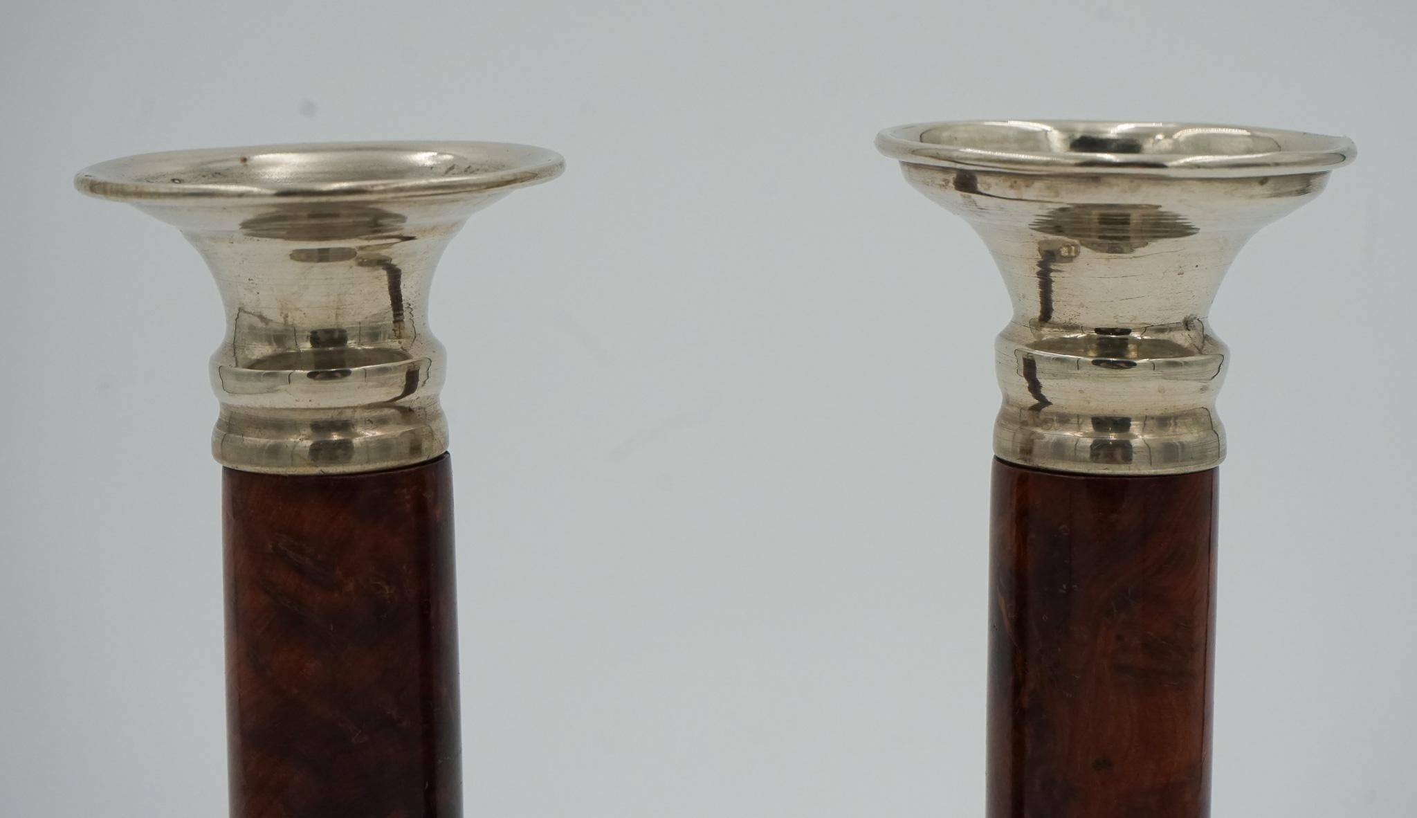 PAIR OF LOVELY DECORATIVE ART DECO BURR WALNUT CANDLESTiCKS In Good Condition For Sale In Pulborough, GB