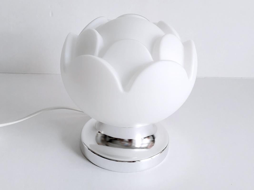 Beautiful pair of white matte glass and chrome table / bedside / shelf lights.
Germany, 1970s.
Lamp sockets: 1.
 