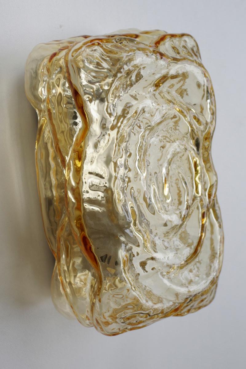 Pair of Lovely Hand Blown Glass Wall Lights Fixtures Sconces, 1960s In Excellent Condition For Sale In Berlin, DE