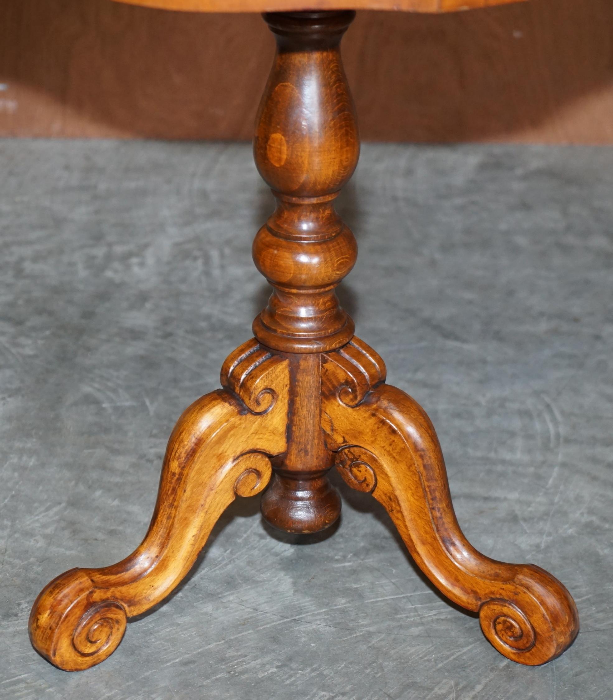 Hand-Crafted Pair of Lovely Italian Marquetry Inlaid Burr Walnut & Hardwood Side End Tables