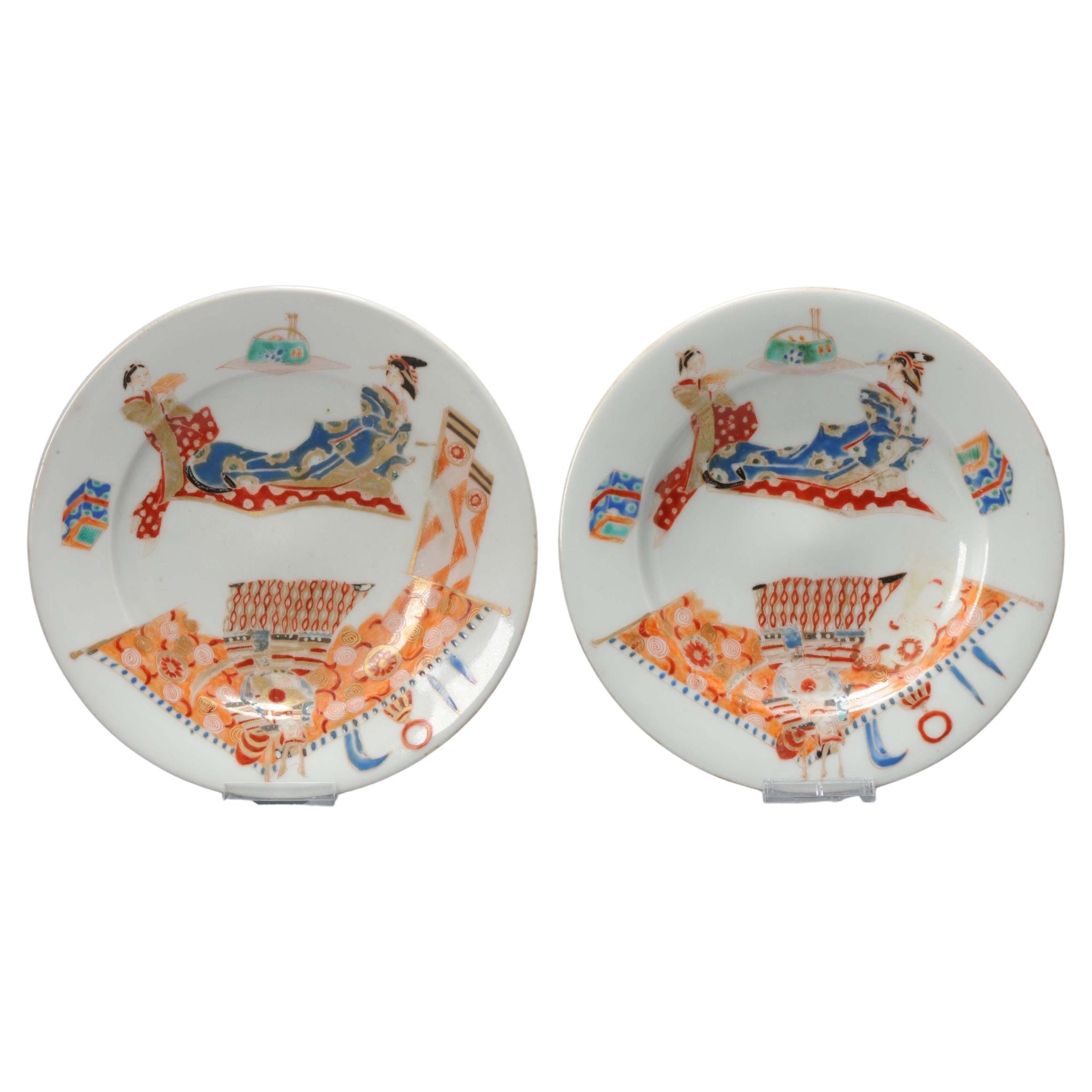Paire de jolies assiettes en porcelaine japonaise représentant des guerriers, Japon, 19e siècle