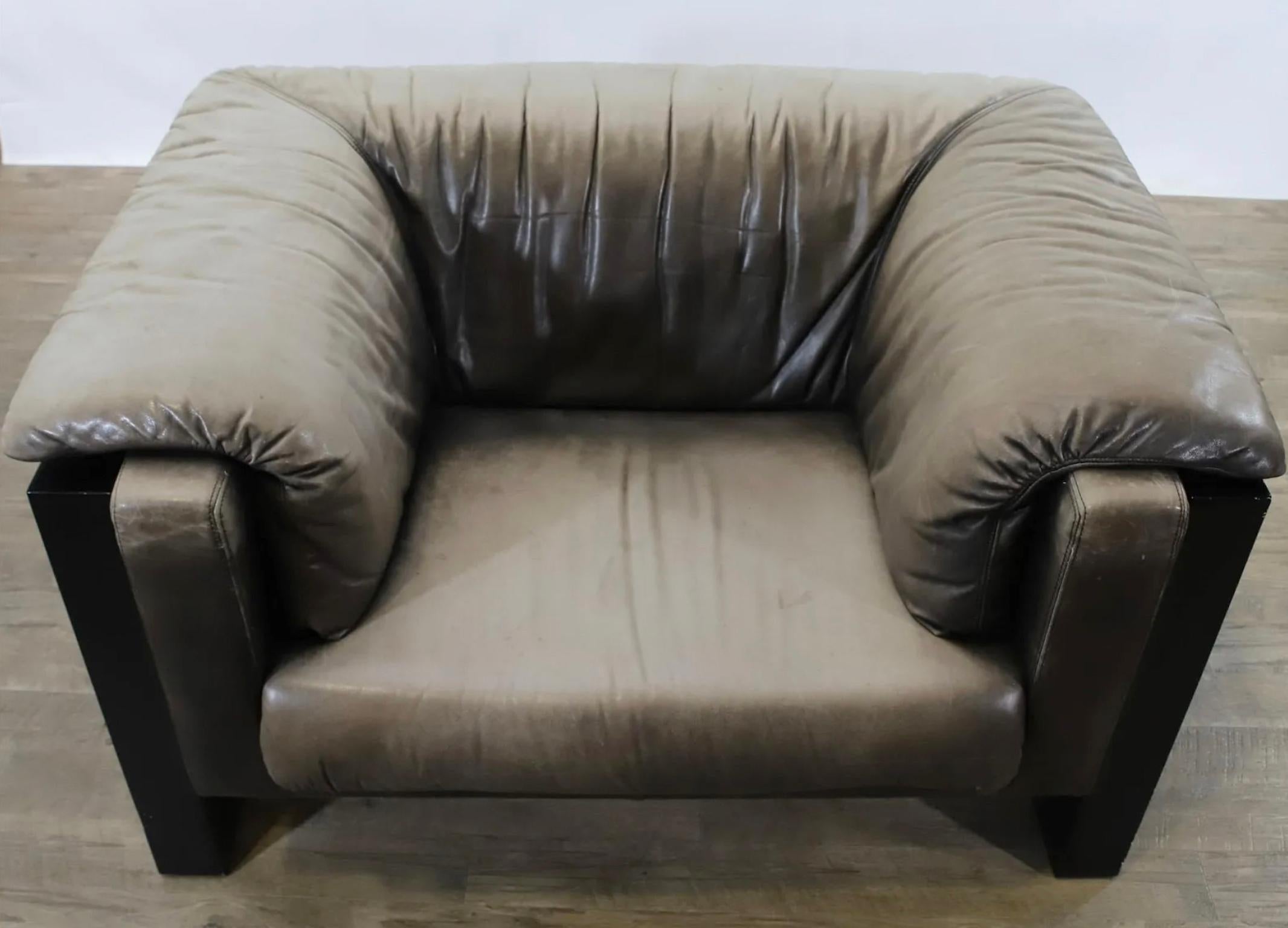 German Pair of Lovely Midcentury Post Modern Wide Leather Lounge Chairs Hain & Thome For Sale