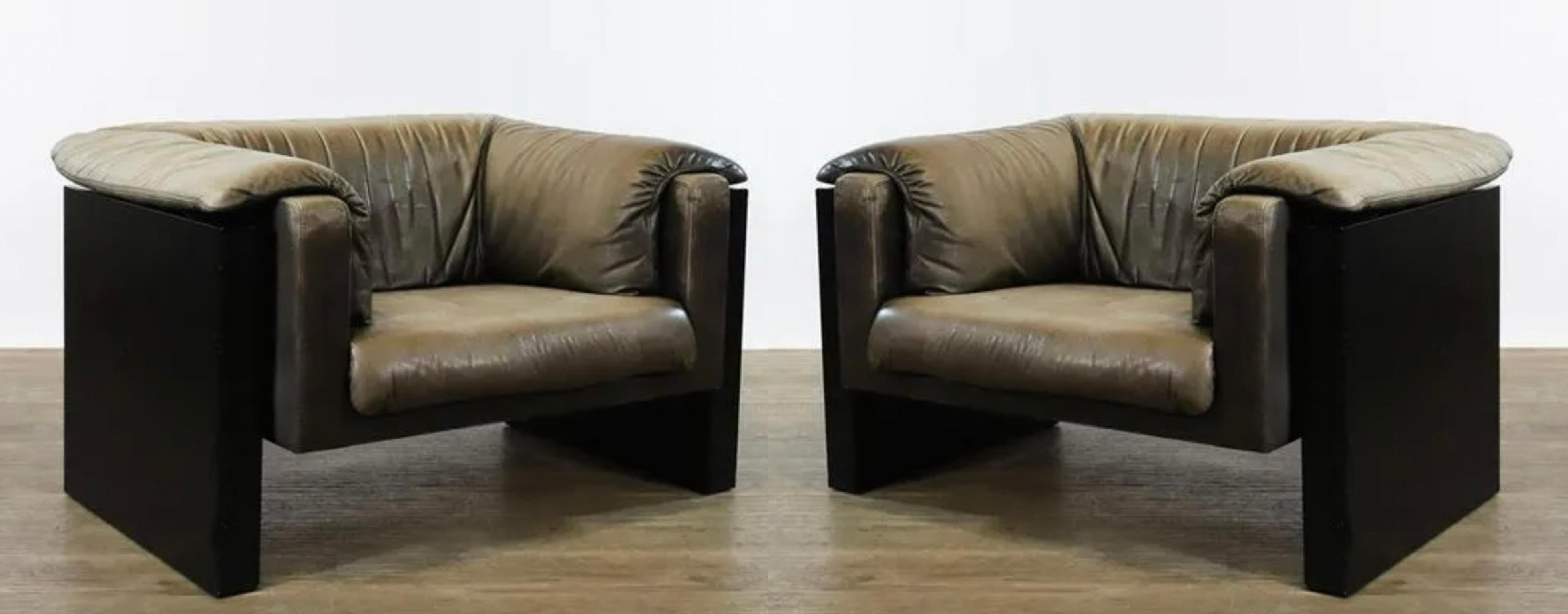 Steel Pair of Lovely Midcentury Post Modern Wide Leather Lounge Chairs Hain & Thome For Sale