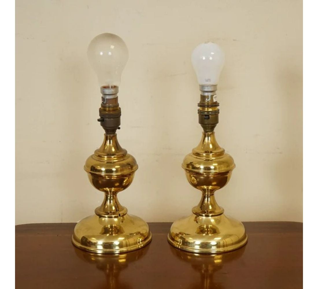 We are delighted to offer for sale these lovely pair of brass effect lamps.

One lamp (left on the picture) has a small crack which you'll be able to see on the pictures.

Dimensions: Ø 12.5 x 22 H cm.

Please carefully look at the pictures to