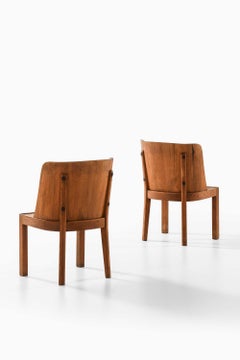 Par de sillones Lovö de pino y hierro forjado, diseñados por Axel Einar Hjorth, 1932