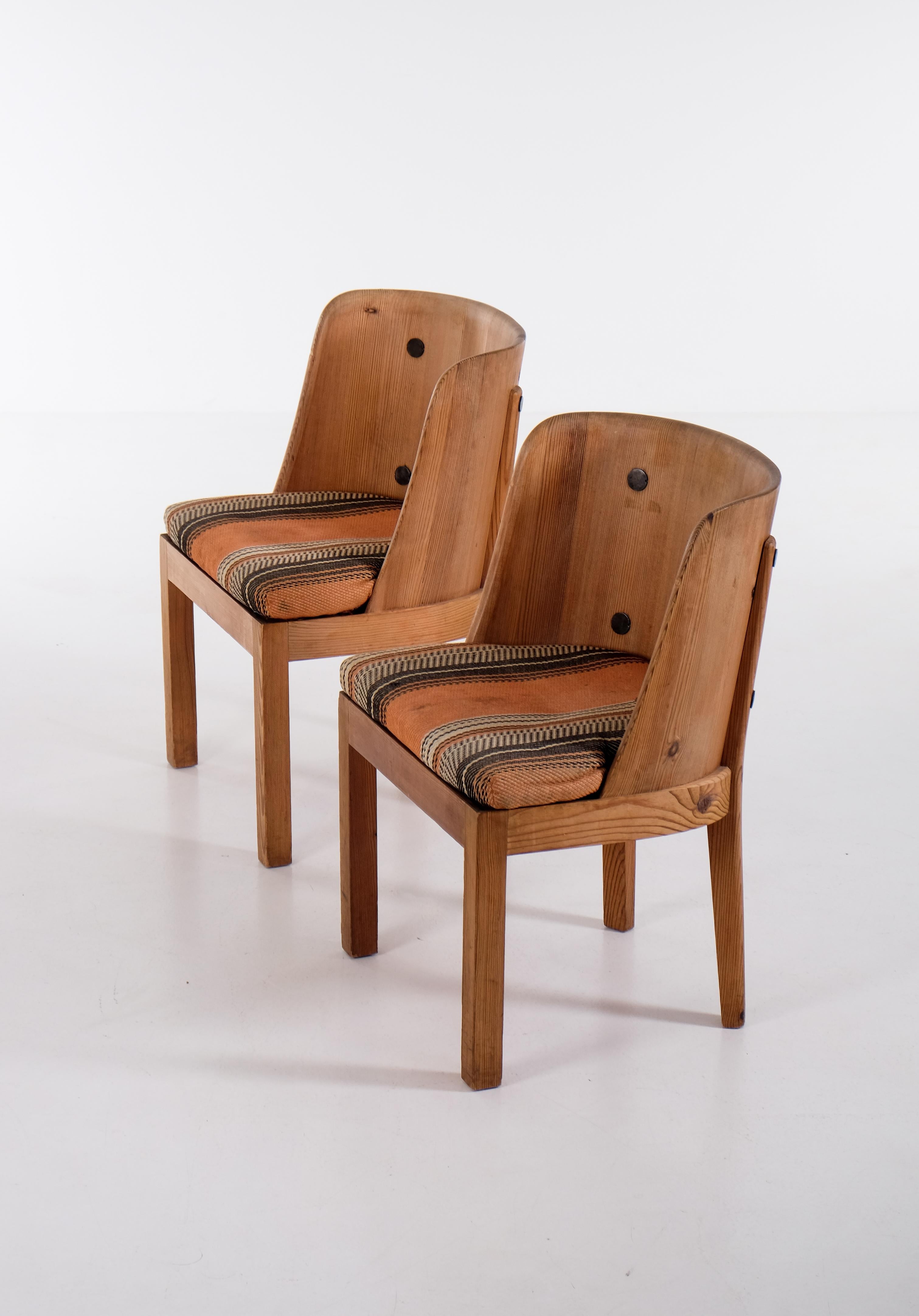 Rare pair of low back 'Lovö' chairs by Axel-Einar Hjorth. Produced by Nordiska Kompaniet, 1930s.
Very good condition, original cushions.