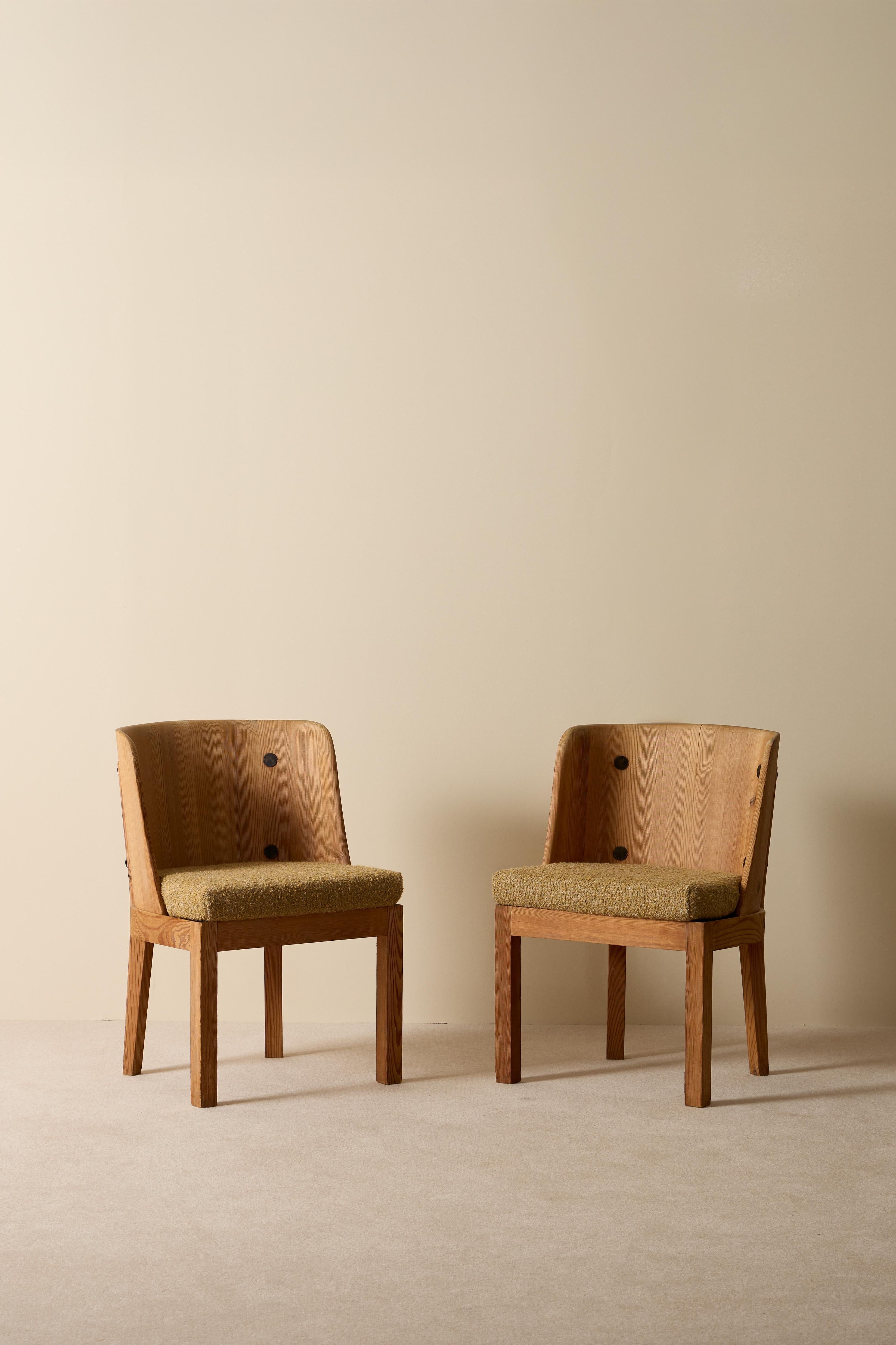 Rare pair of low back 'Lovö' chairs by Axel-Einar Hjorth. Produced by Nordiska Kompaniet, 1930s.
Very good condition, new cushions.