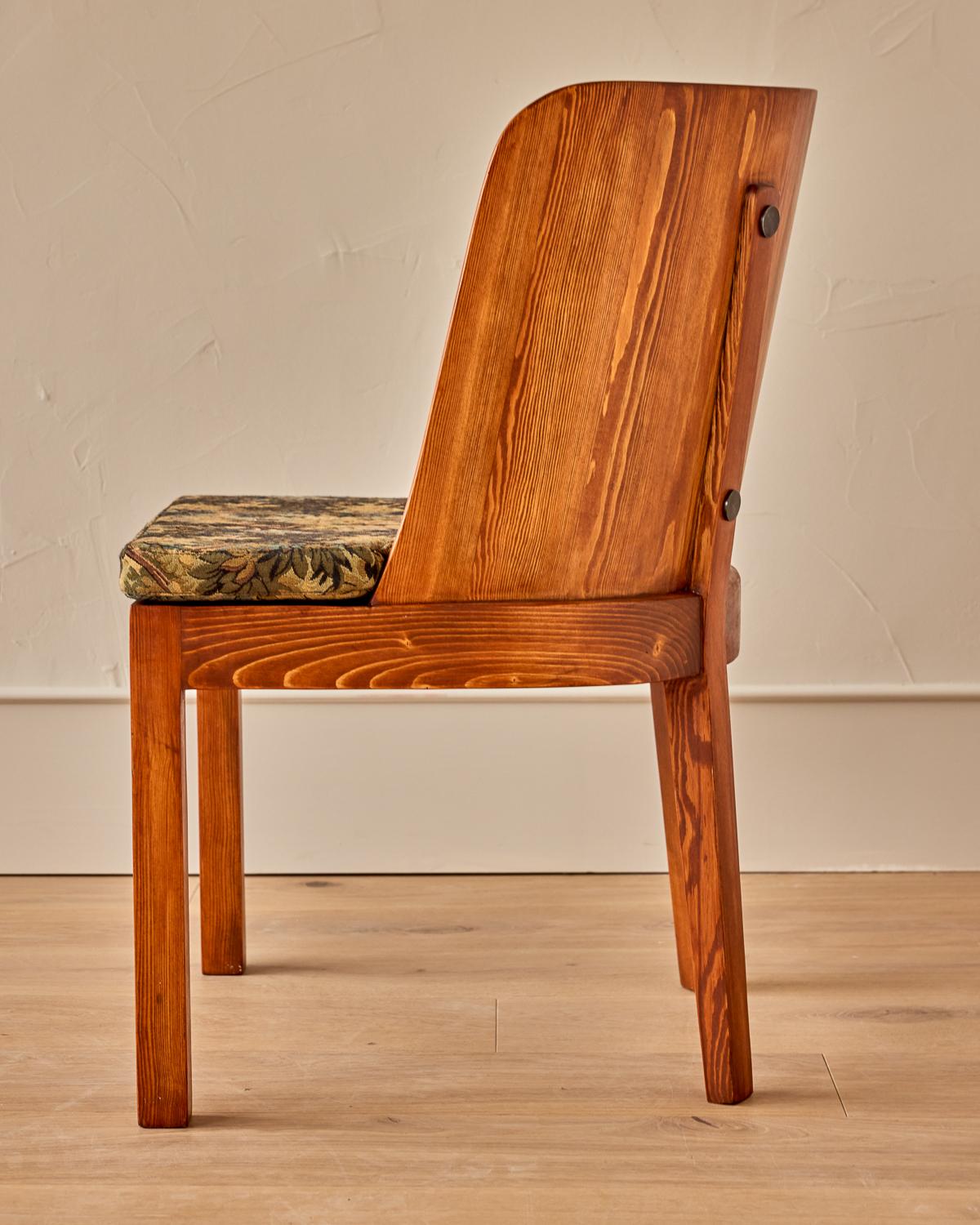 Mid-20th Century Pair of Lovö Chairs by Axel Einar Hjorth For Sale