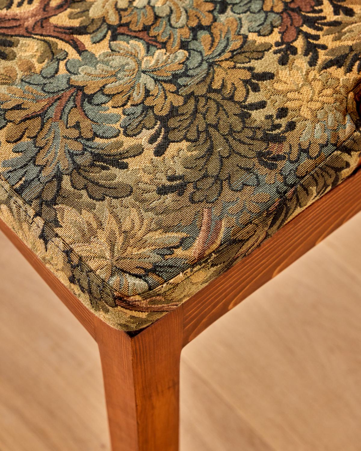 Pair of Lovö Chairs by Axel Einar Hjorth For Sale 2