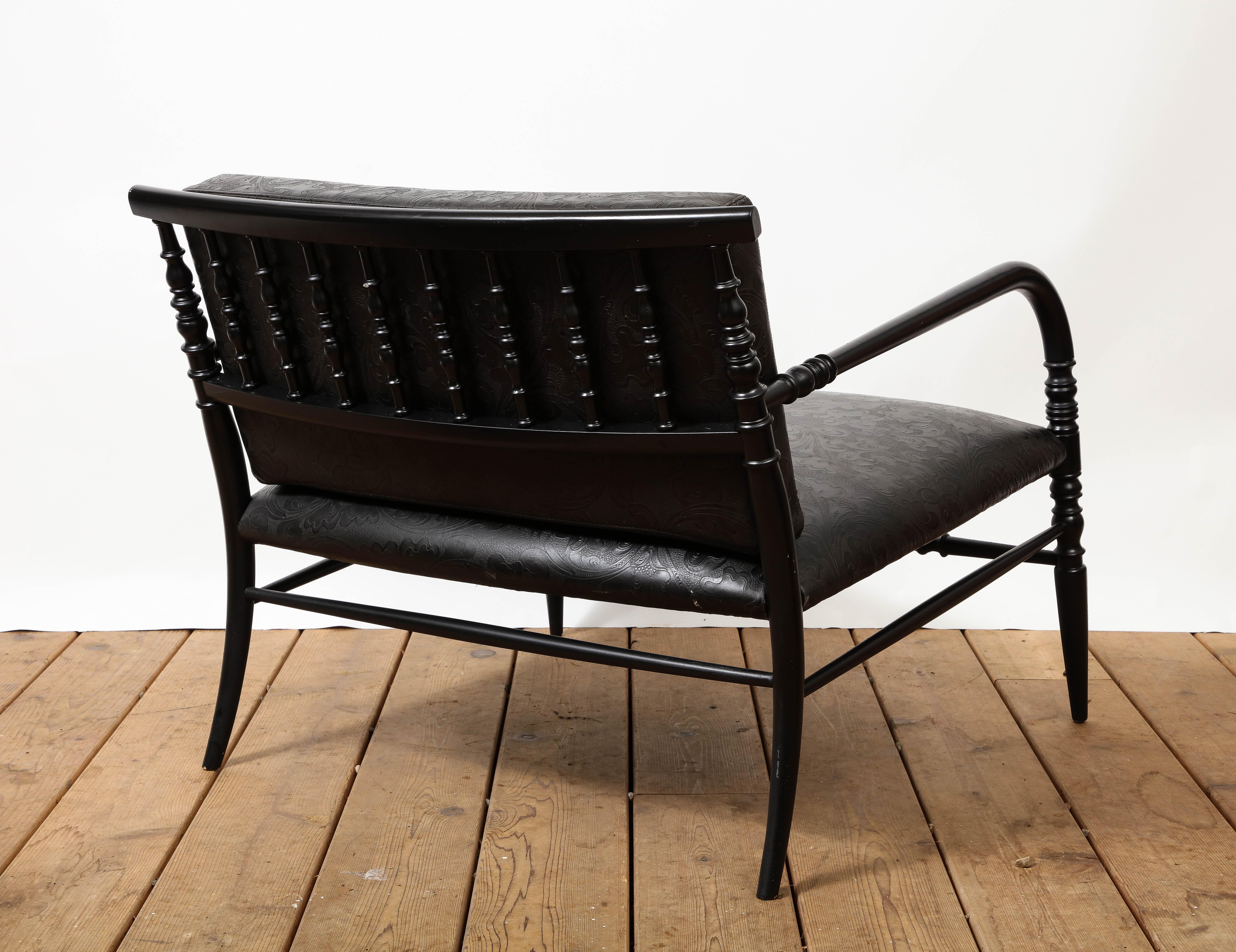 Bois Paire de chaises longues basses américaines en cuir gaufré noir en vente