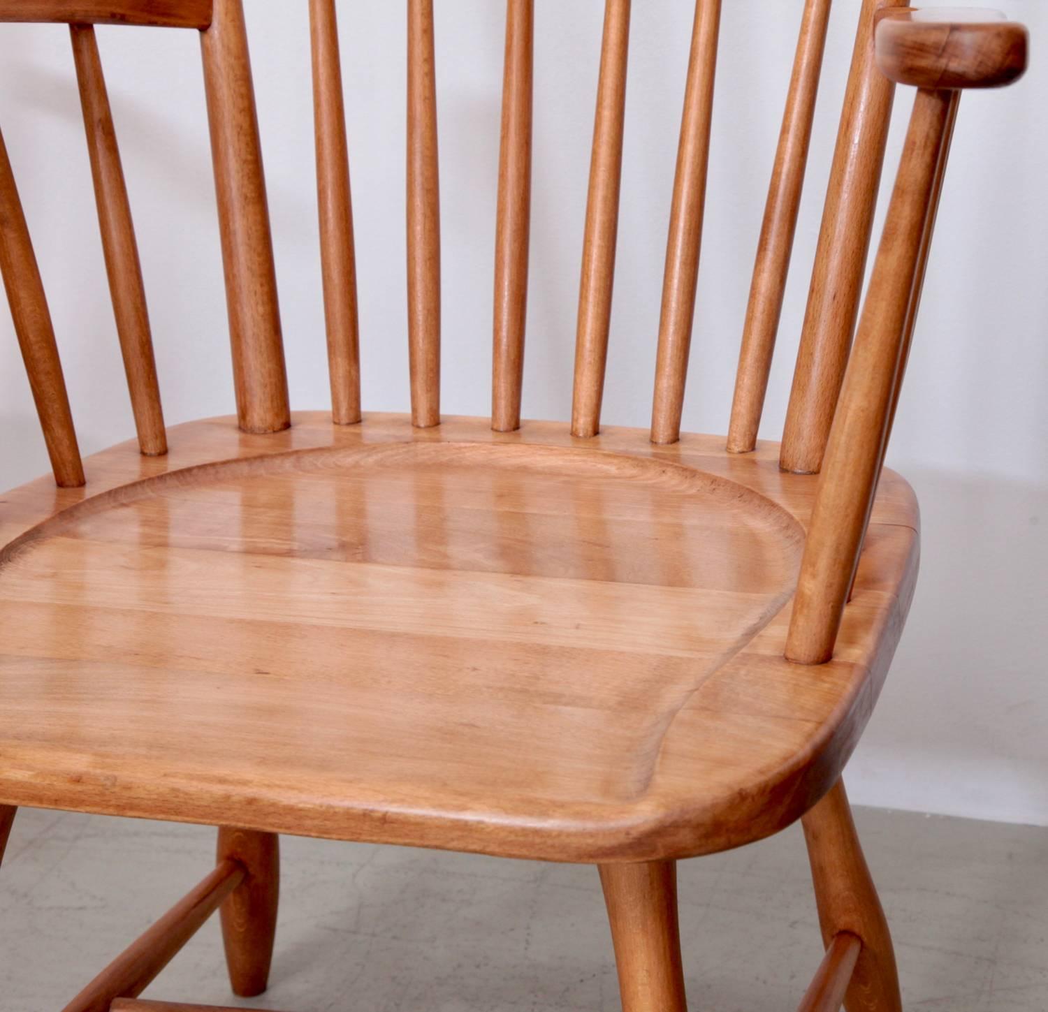 Pair of Low Arno Lambrecht Highback Windsor Lounge Chairs (Moderne der Mitte des Jahrhunderts)