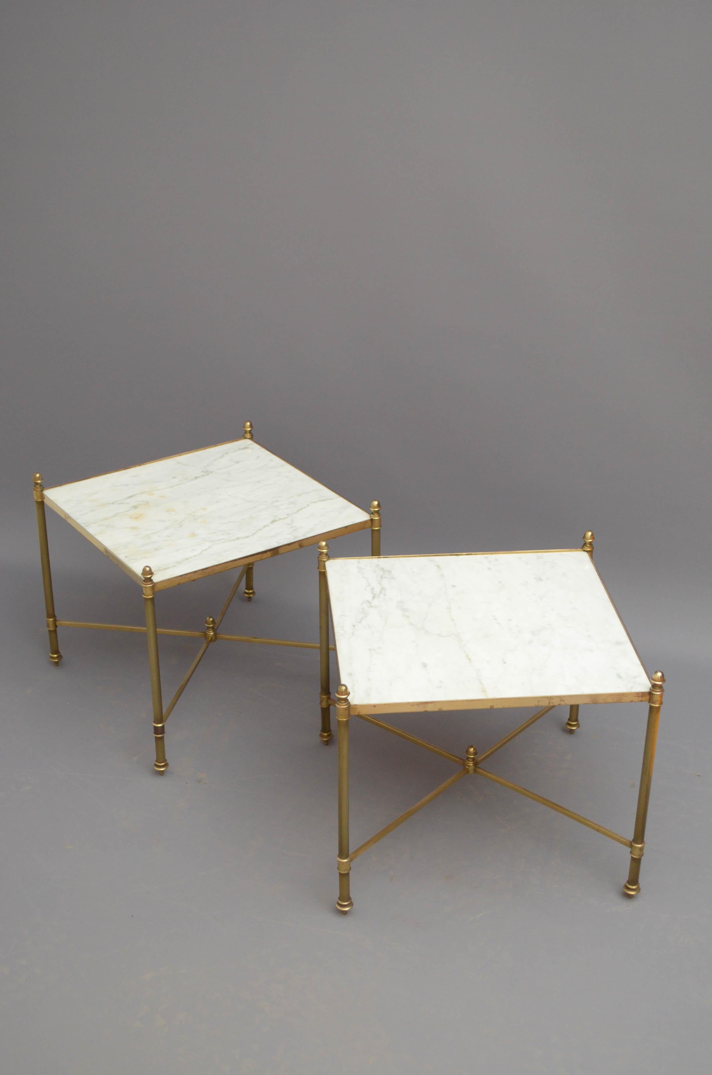 Sn5188 First half of XX century low tables, each having original veined marble top and standing on reeded legs with decorative finials, all united by X stretchers. This pair of tables is in home ready condition. XXth century.

Measures: H14.5
