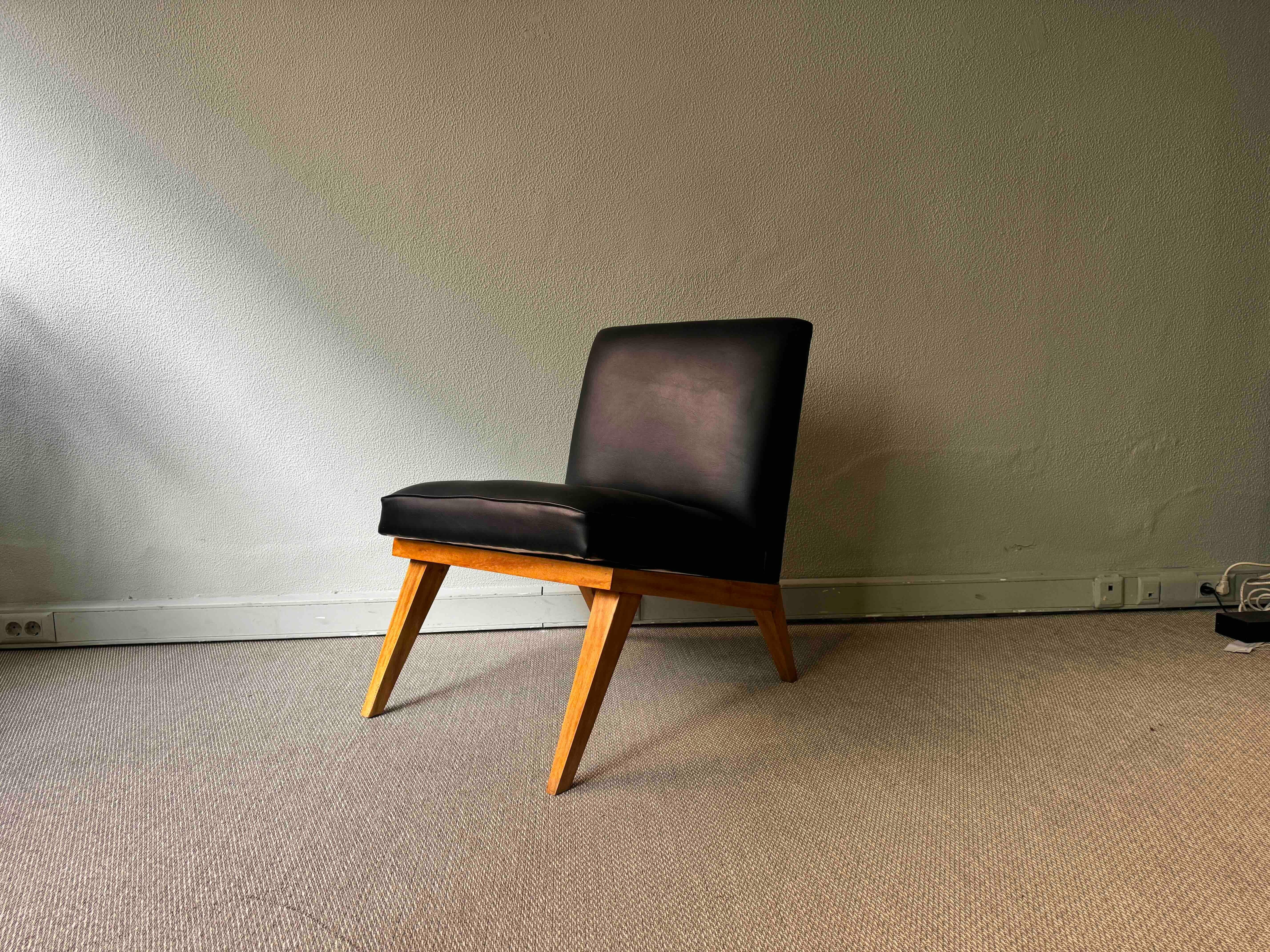 Zwei niedrige Sessel im Stil von Jens Risom Slipper Chair. 1950's im Angebot 3