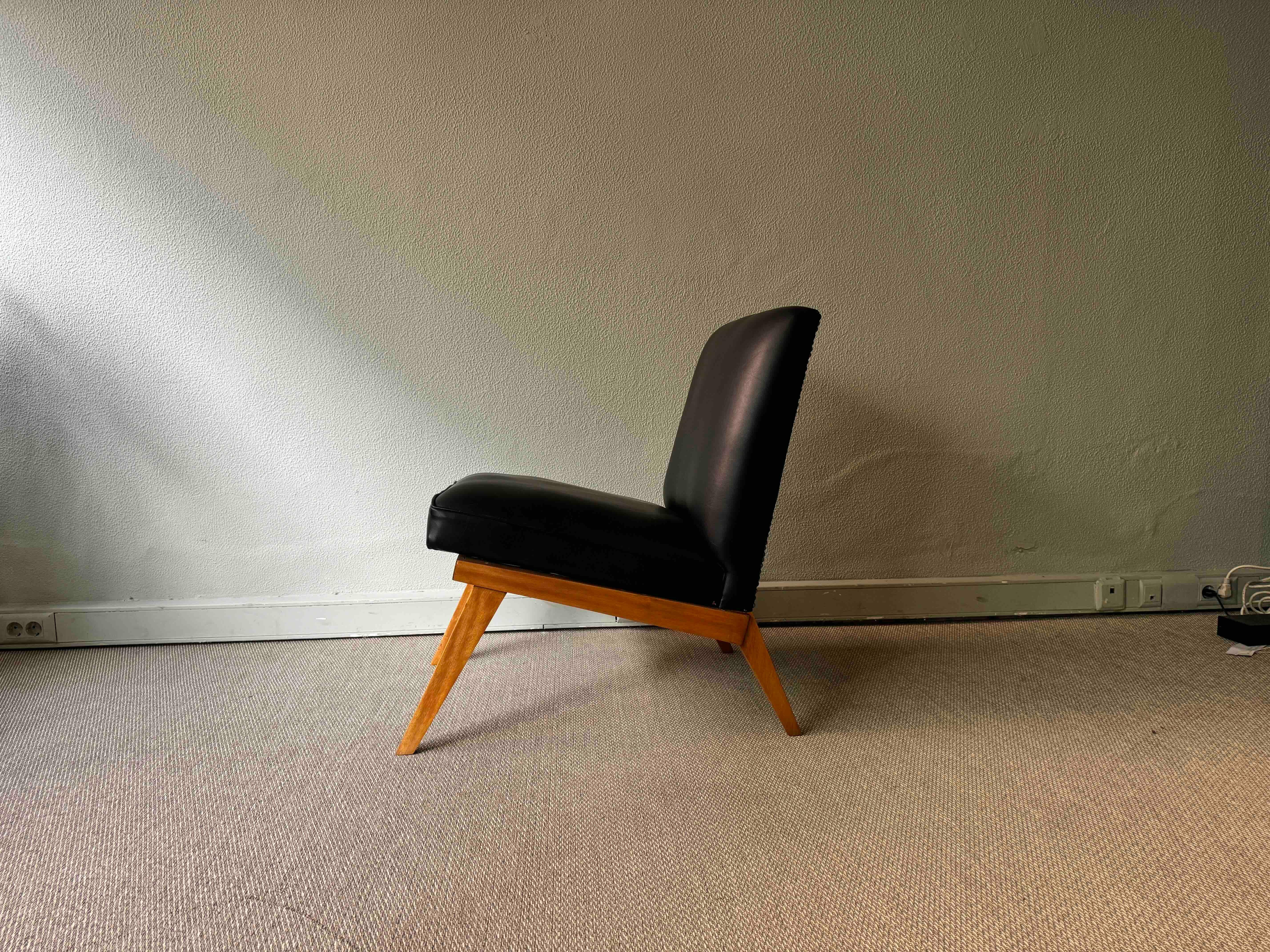 Pair of Low Chair in the style of Jens Risom Slipper Chair. 1950's For Sale 4