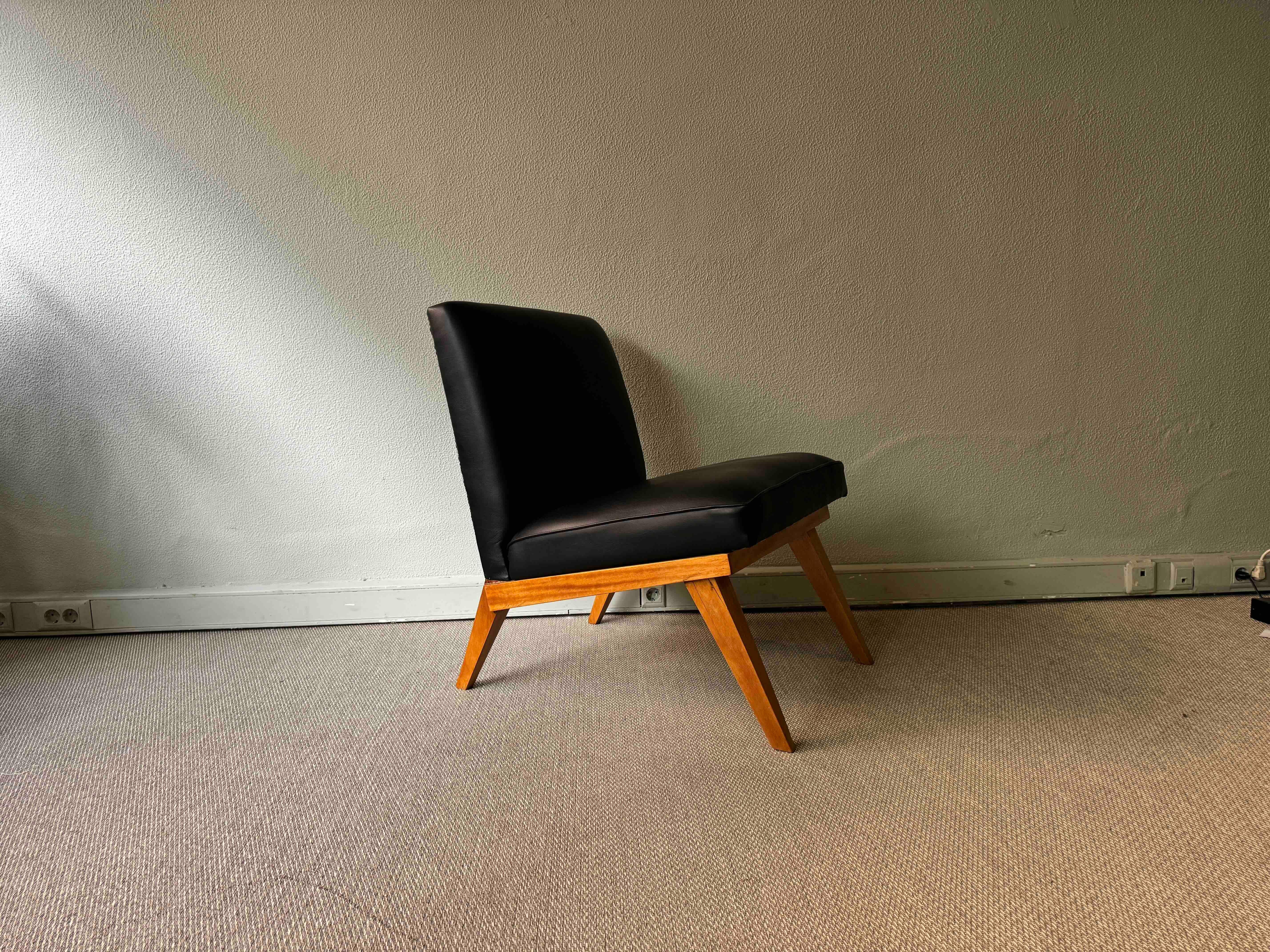 Pair of Low Chair in the style of Jens Risom Slipper Chair. 1950's For Sale 7