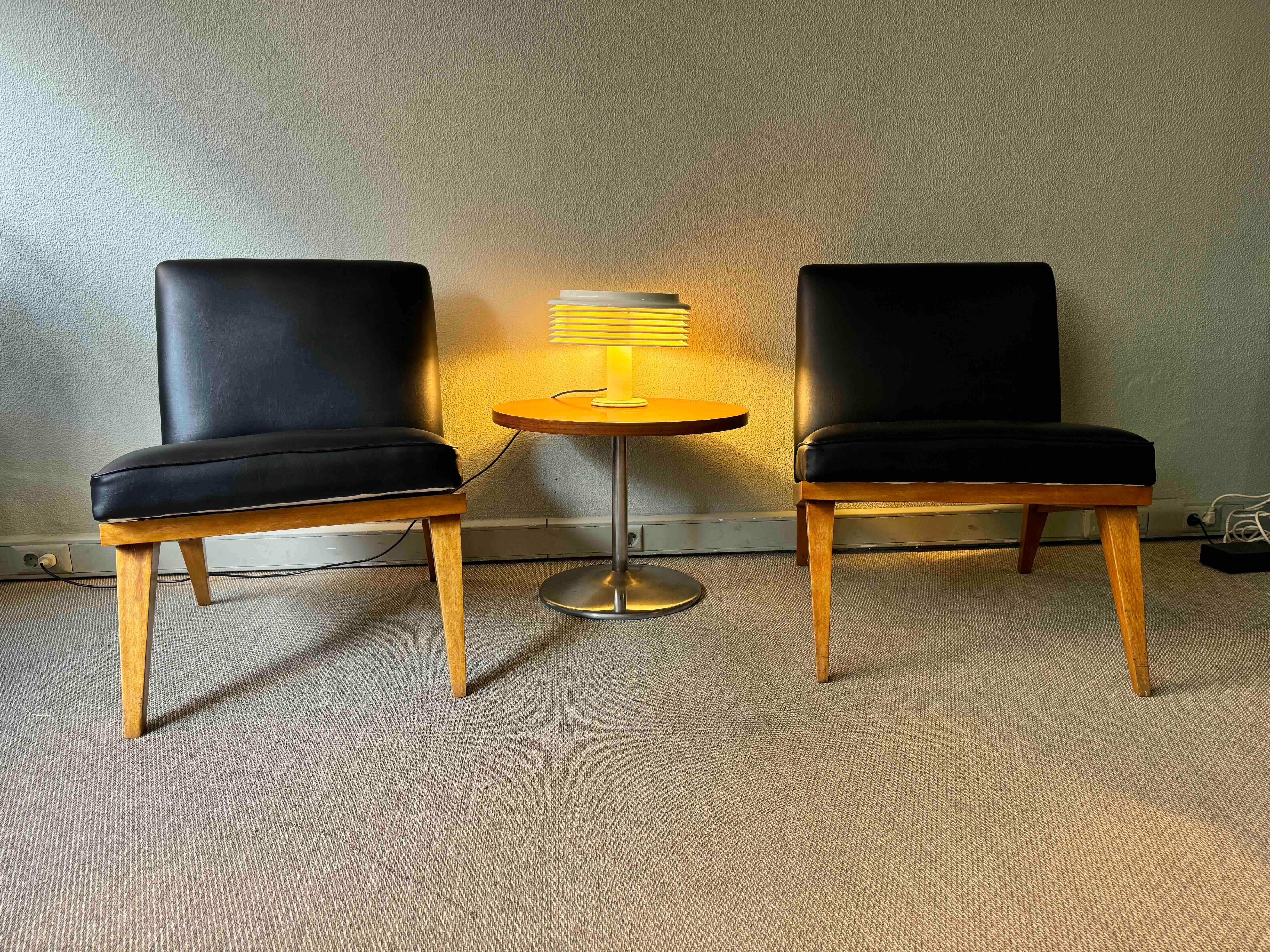 Mid-Century Modern Pair of Low Chair in the style of Jens Risom Slipper Chair. 1950's For Sale