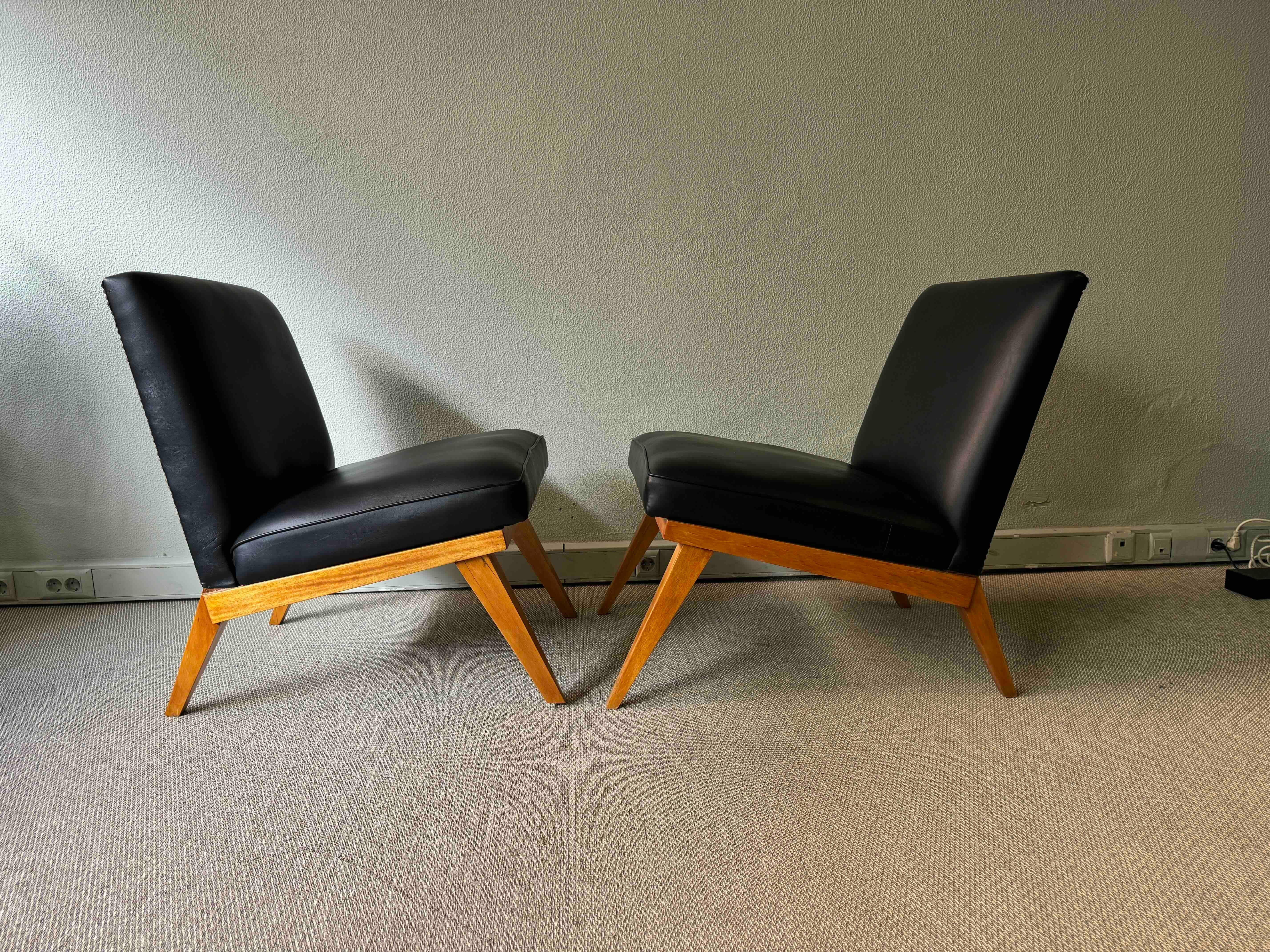 Portuguese Pair of Low Chair in the style of Jens Risom Slipper Chair. 1950's For Sale