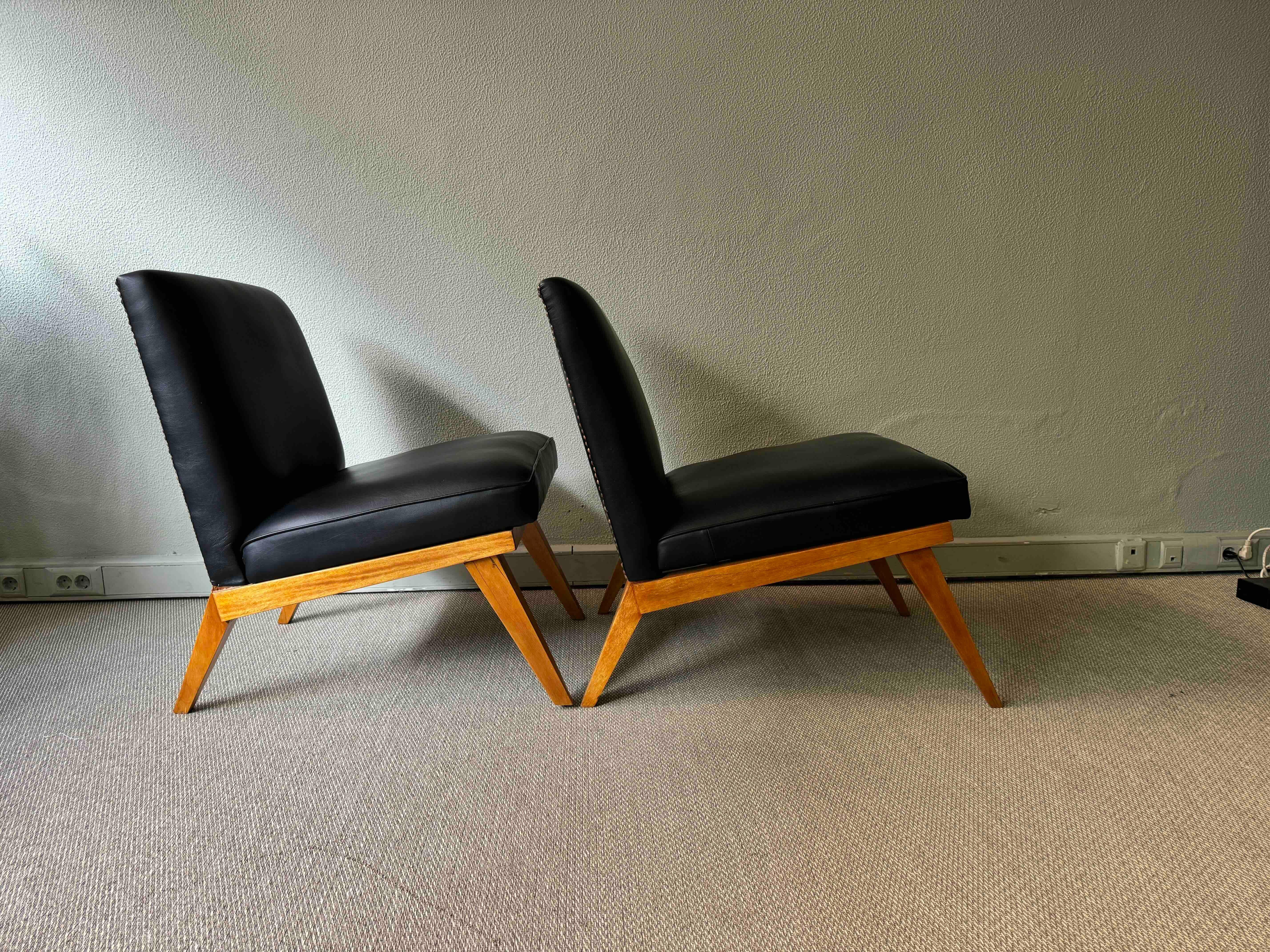 Pair of Low Chair in the style of Jens Risom Slipper Chair. 1950's In Good Condition For Sale In Lisboa, PT