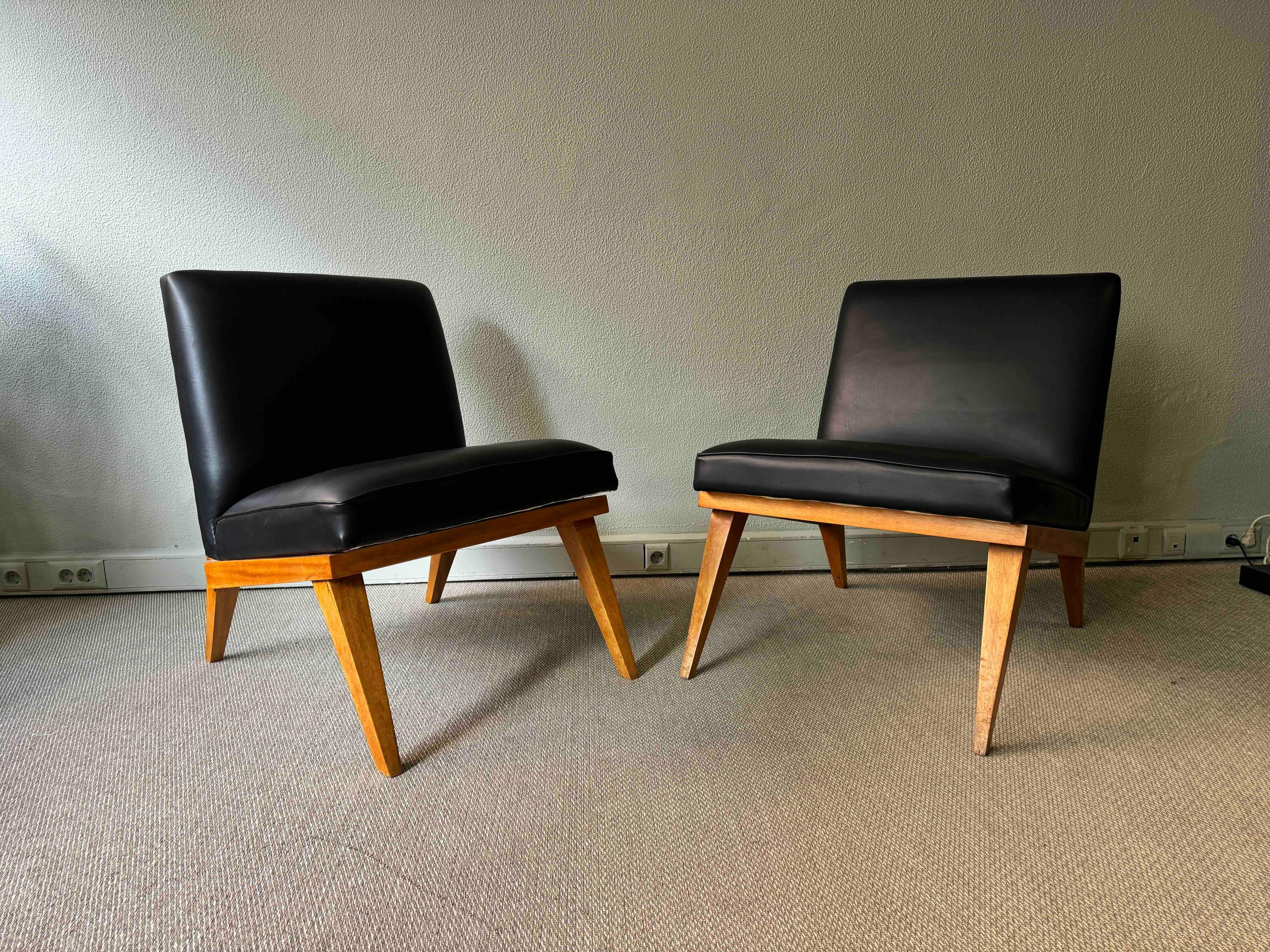 Pair of Low Chair in the style of Jens Risom Slipper Chair. 1950's For Sale 2