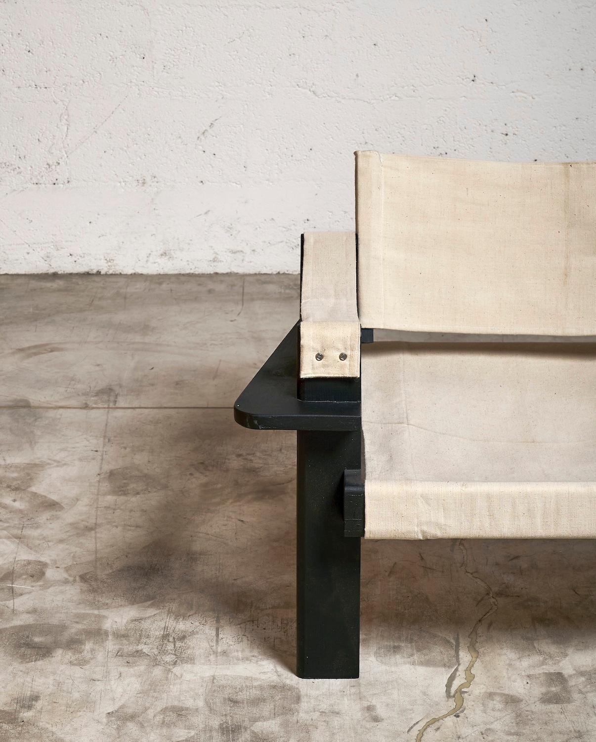 Français Paire de chaises basses dans le goût de Pierre Dariel en vente