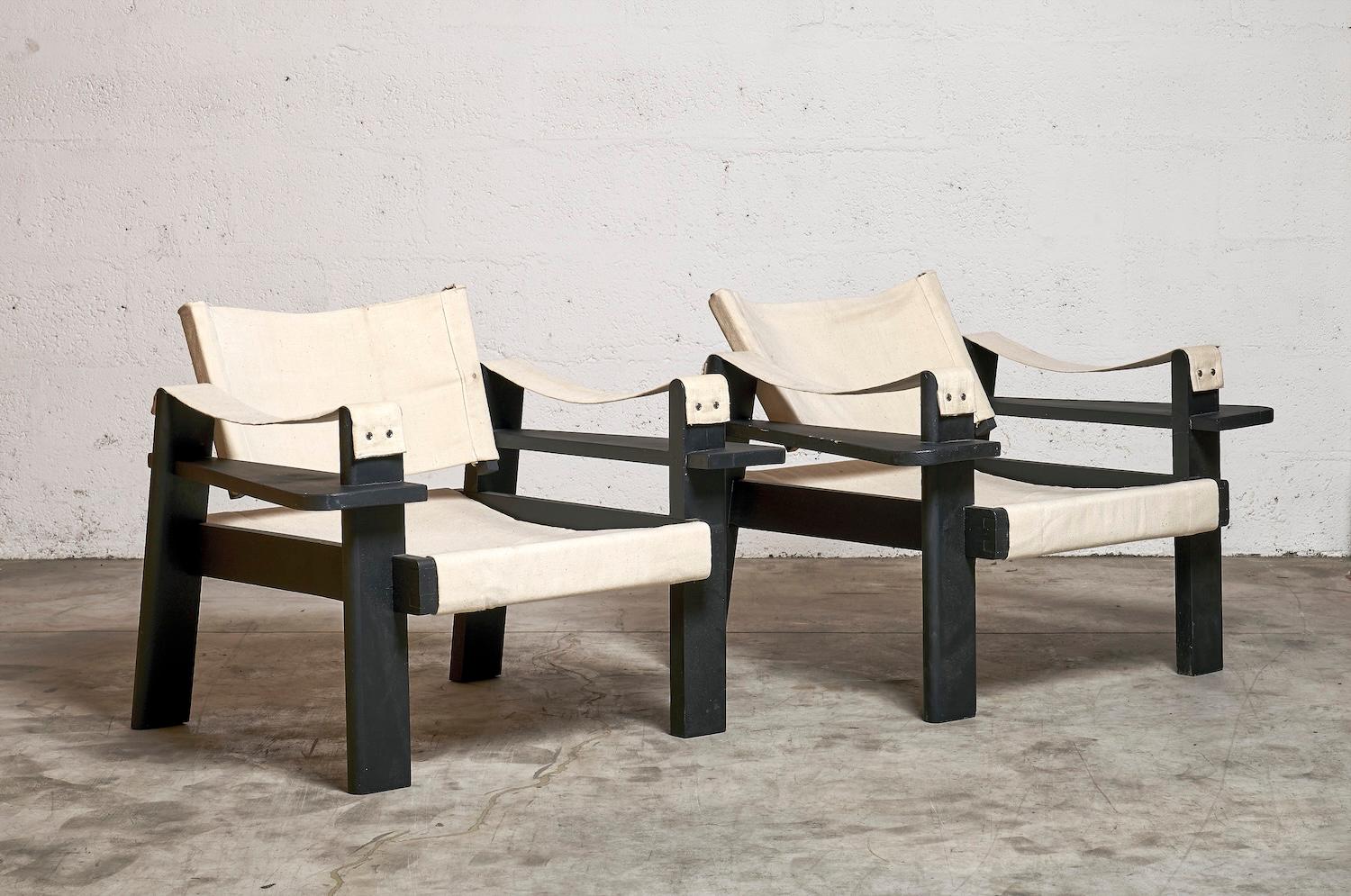 Tissu Paire de chaises basses dans le goût de Pierre Dariel en vente