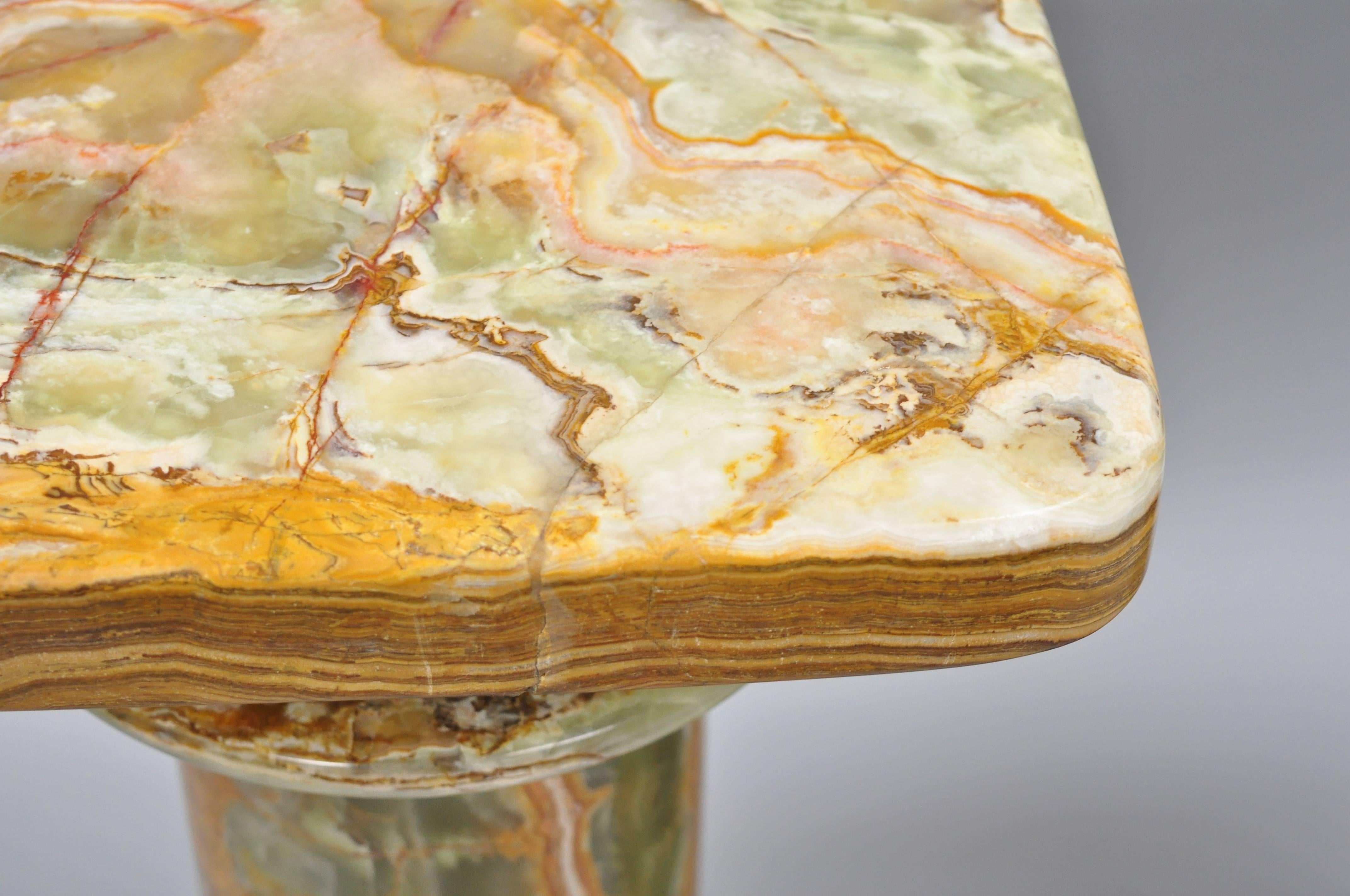 Pair of Low Italian Style Green Onyx Classical Column Pedestal Stand Side Tables In Good Condition In Philadelphia, PA