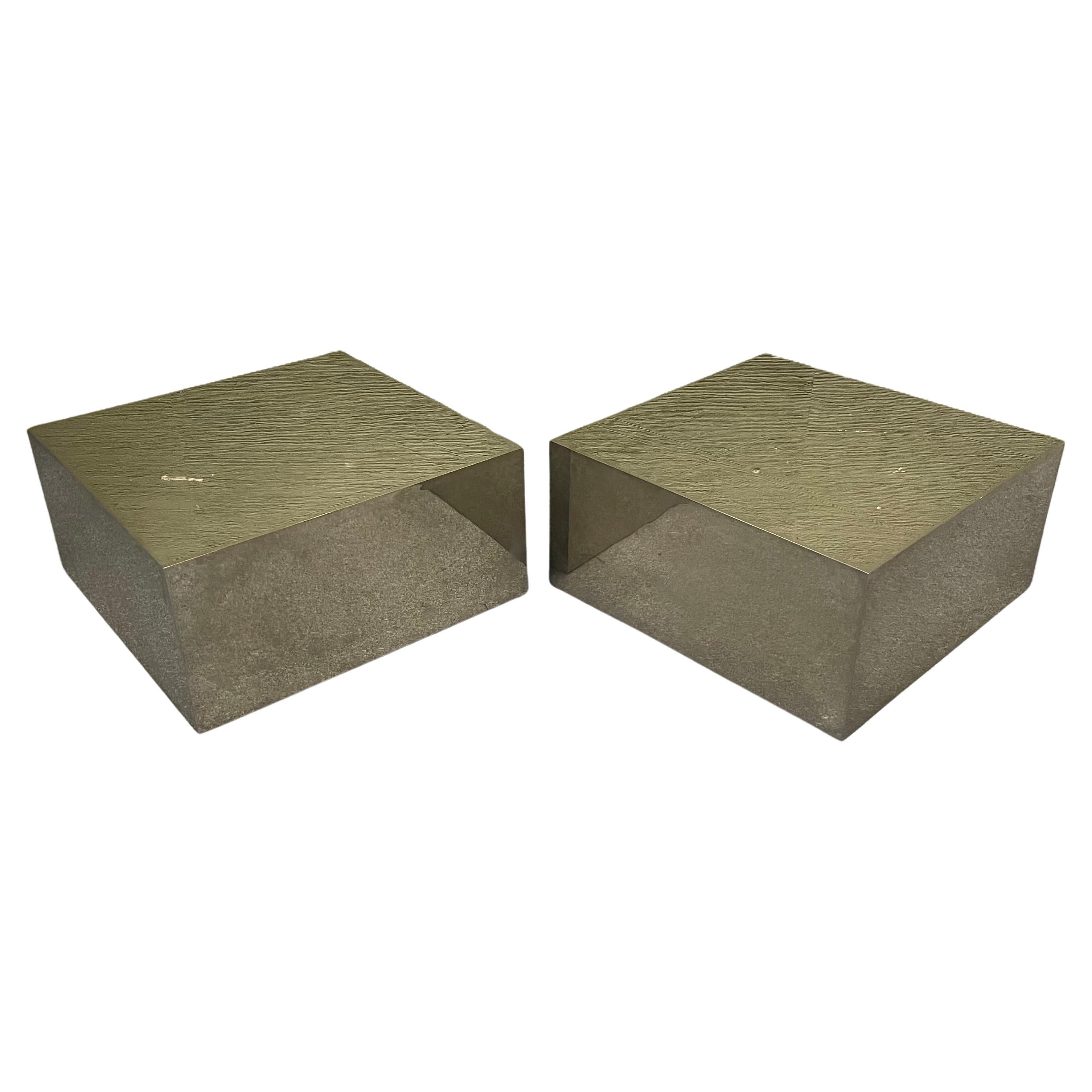 Pareja de mesas auxiliares / pedestales industriales de acero inoxidable de perfil bajo en venta 12