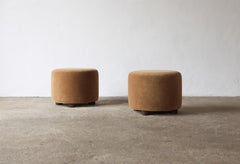 Coppia di pouf bassi rotondi in pura alpaca marrone dorata