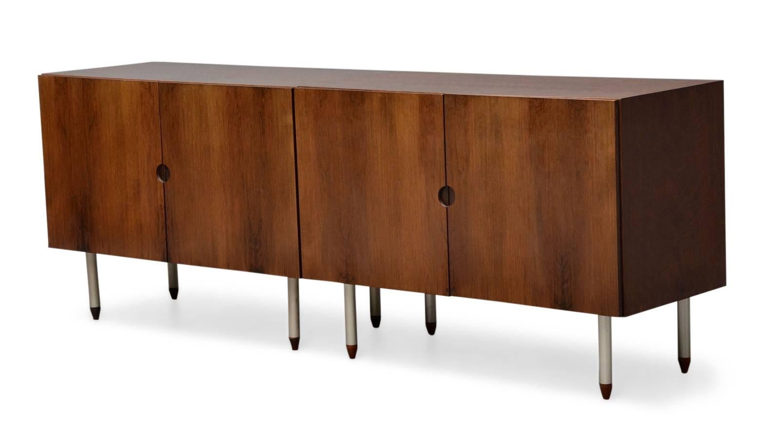 A pair of low sideboards, plated with mahogany. Front with doors enclosing shelves. Resting on new metal and wood feet.
Dimensions per sideboard H. 73.5 cm, B. 100 cm, D. 47 cm.
Wear marks, including some flaws, as well as scratches and pressure