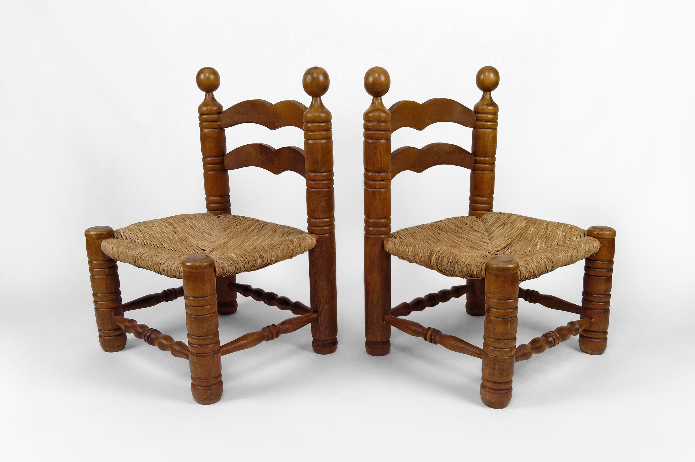 French Pair of low straw chairs by Charles Dudouyt, France, circa 1940 For Sale
