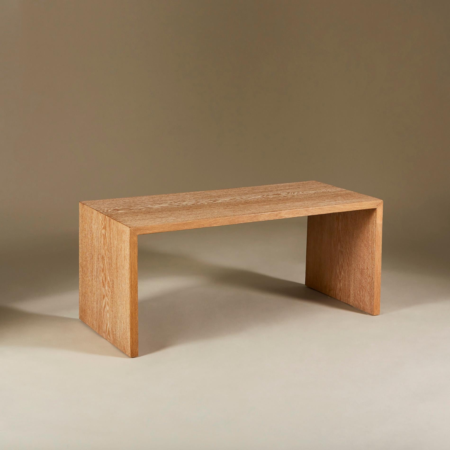 Argentin Paire de tables basses de Comte comme interprétation du design de Jean-Michel Frank en vente
