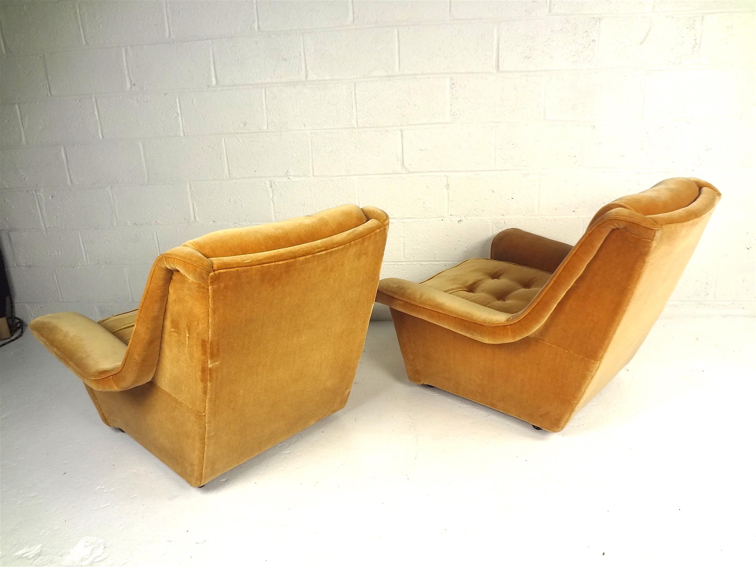 Pair of Low Tufted Velvet Lounge Chairs In Good Condition In Brooklyn, NY