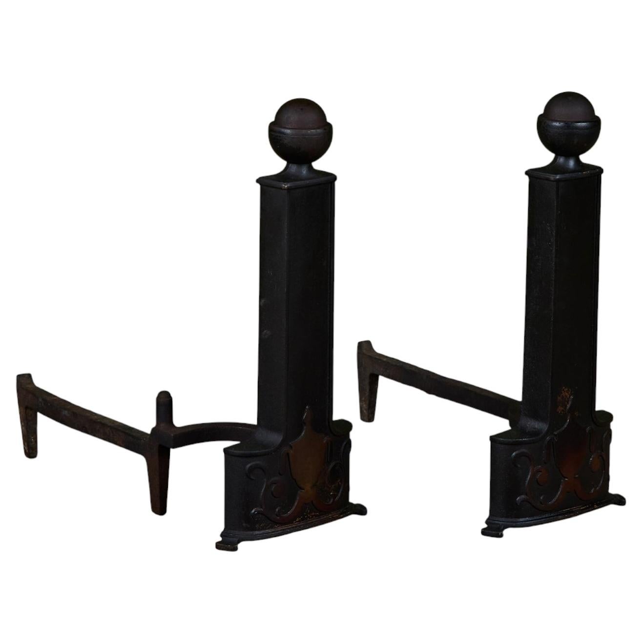 Paire de I.R.Nelson Mfg. Andirons en acier noirci Co en vente