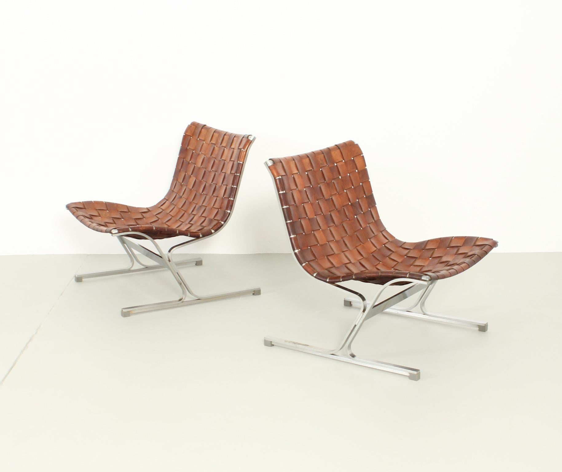 Pair of Luar lounge chairs designed in 1968 by the american designer Ross Littell for ICF Milano, italy. Early edition in polished steel and woven-leather seat.