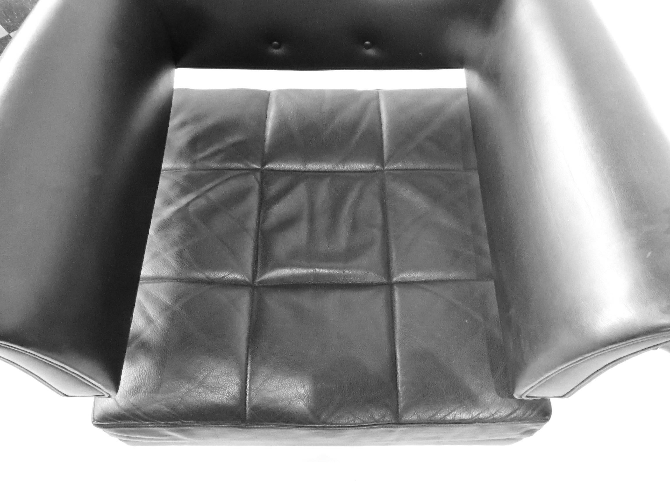 Pair of Luca Scocchetti for Poltrana Frau black leather on chrome lounge chairs For Sale 5