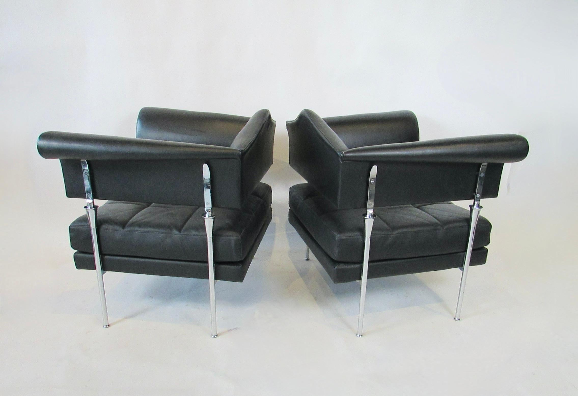 Paire de chaises longues Luca Scocchetti pour Poltrana Frau en cuir noir et chrome en vente 5