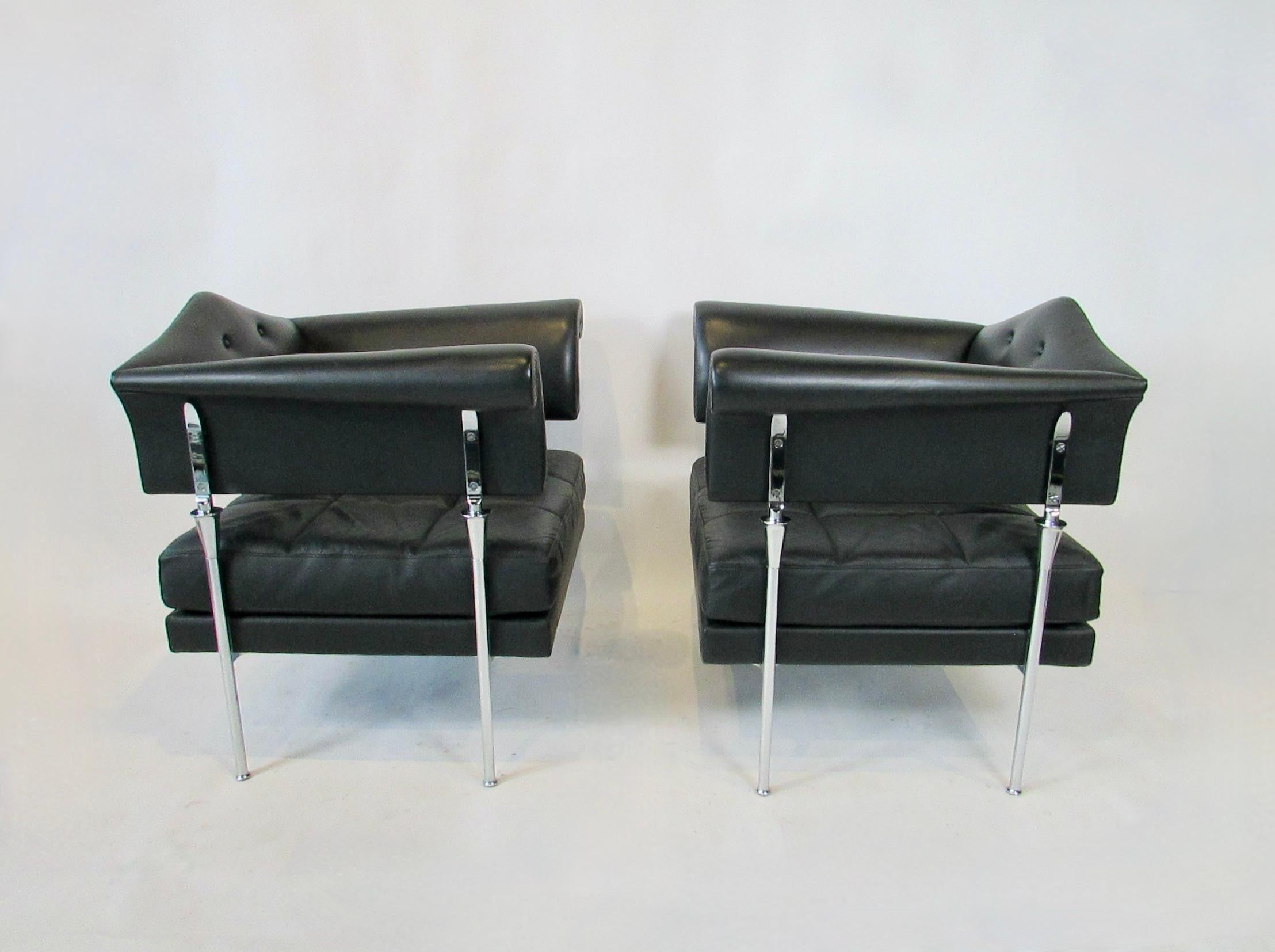 Pair of Luca Scocchetti for Poltrana Frau black leather on chrome lounge chairs For Sale 7