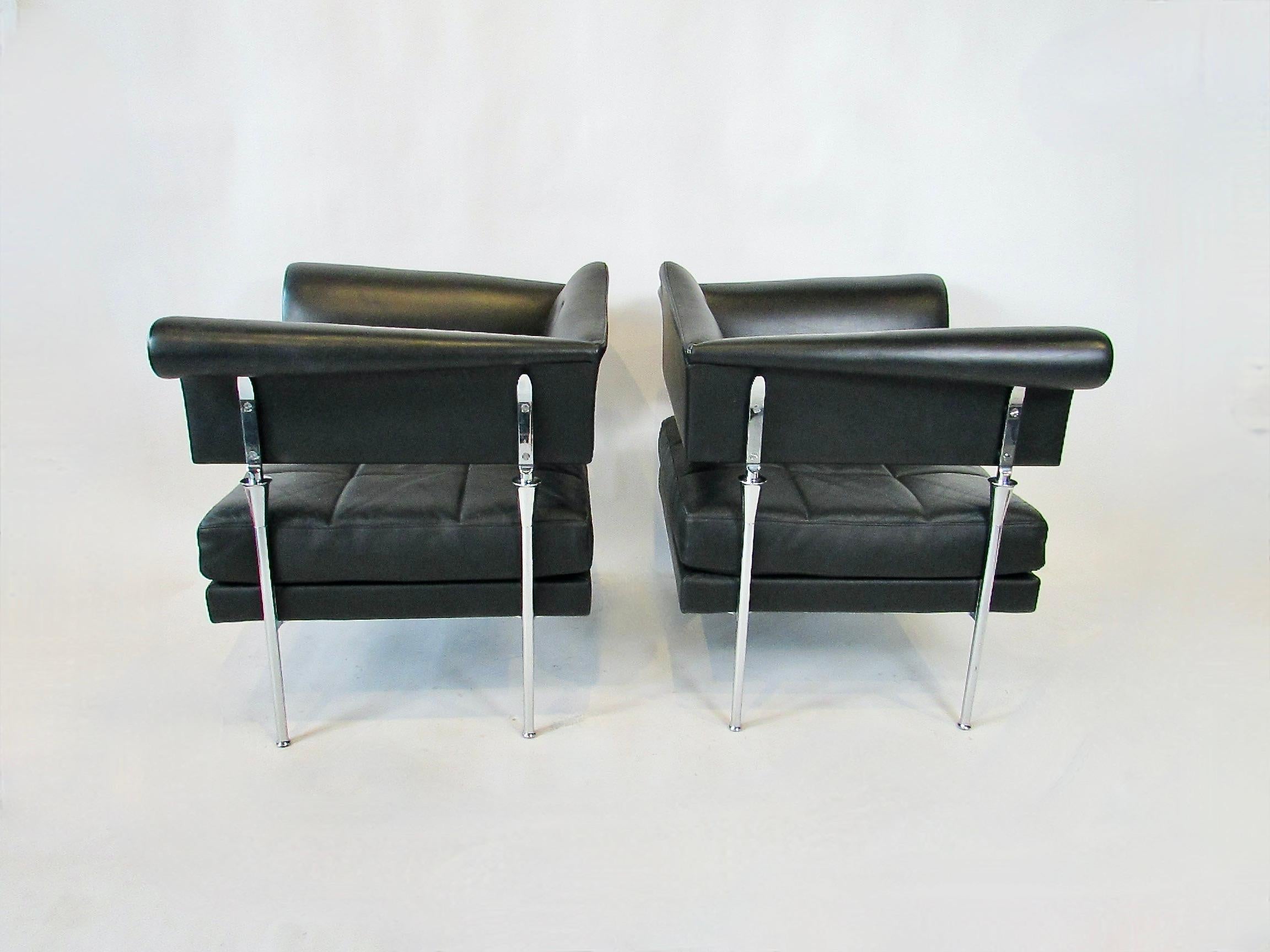 Pair of Luca Scocchetti for Poltrana Frau black leather on chrome lounge chairs For Sale 11