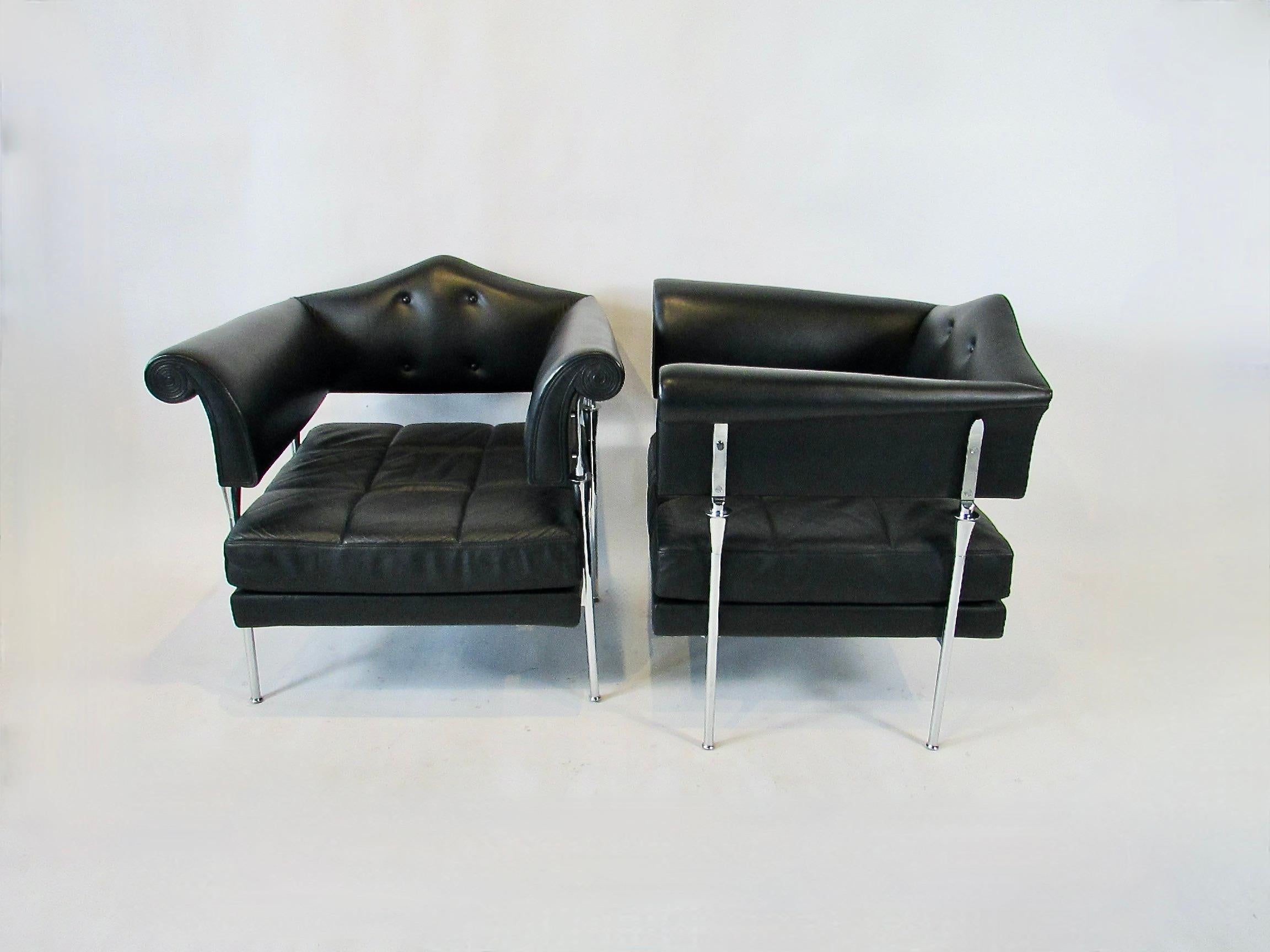 Italian Pair of Luca Scocchetti for Poltrana Frau black leather on chrome lounge chairs For Sale