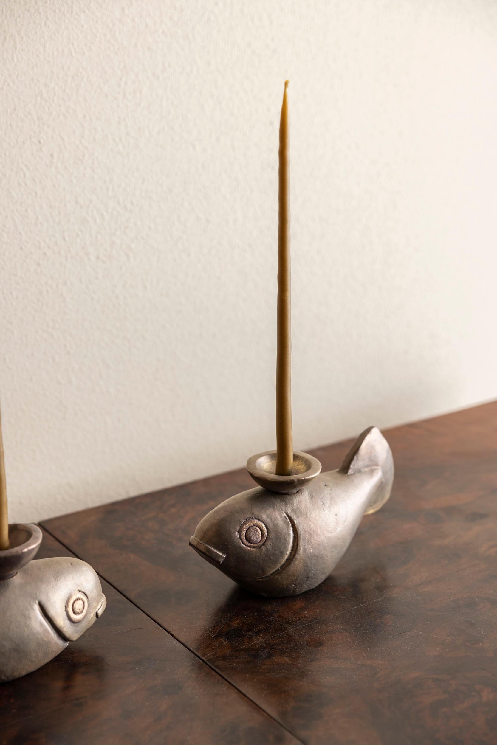 italien Paire de bougeoirs en grès émaillé 