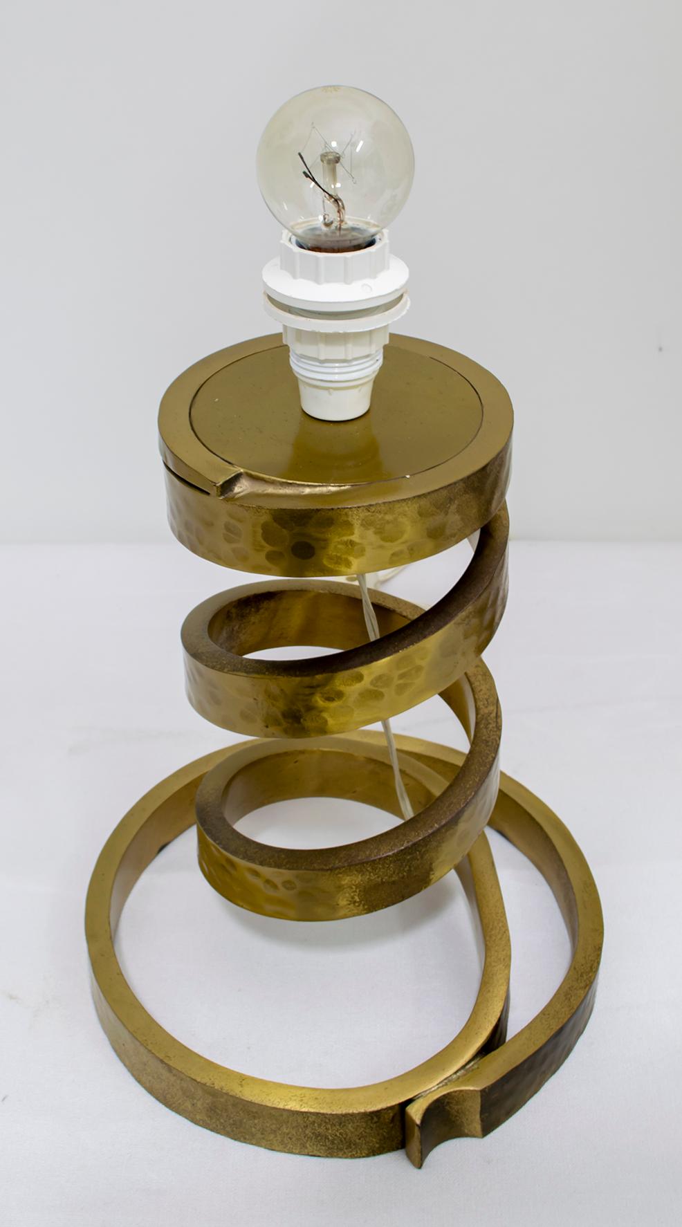 Pair of Luciano Frigerio Italian Spiral Hammered Brass Table Lamp, 1974 5