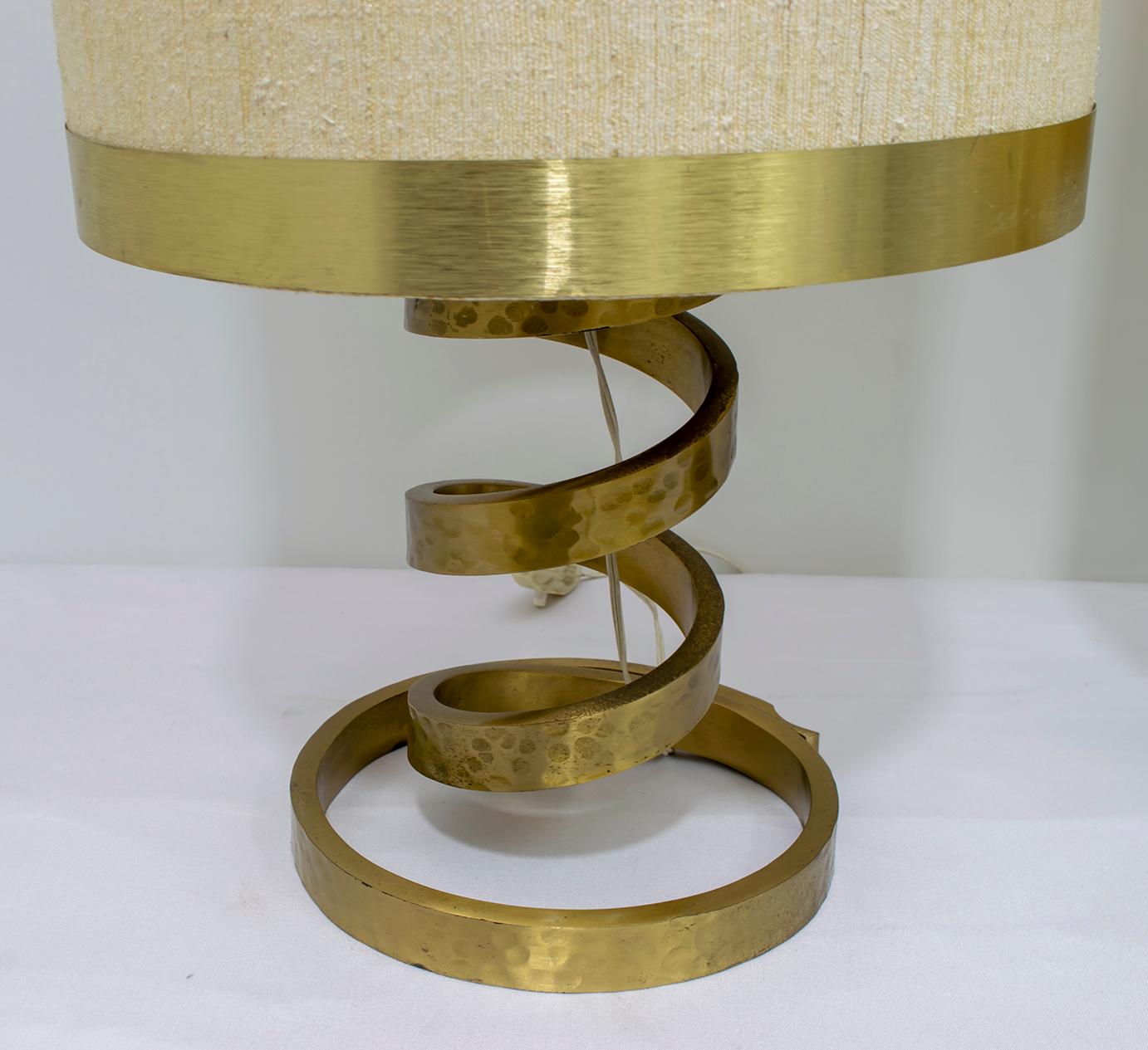 Pair of Luciano Frigerio Italian Spiral Hammered Brass Table Lamp, 1974 1